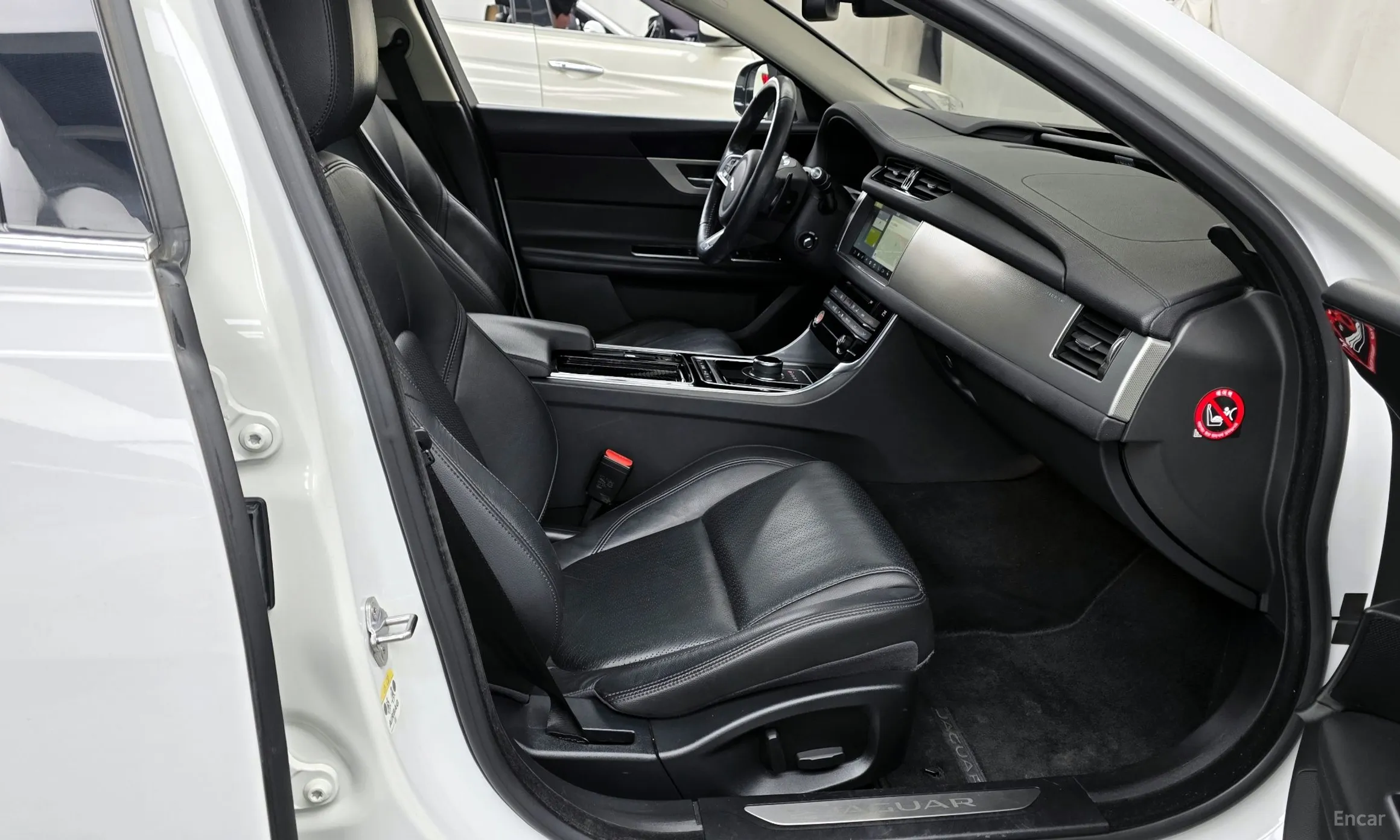 Jaguar XF (x260) превью 11