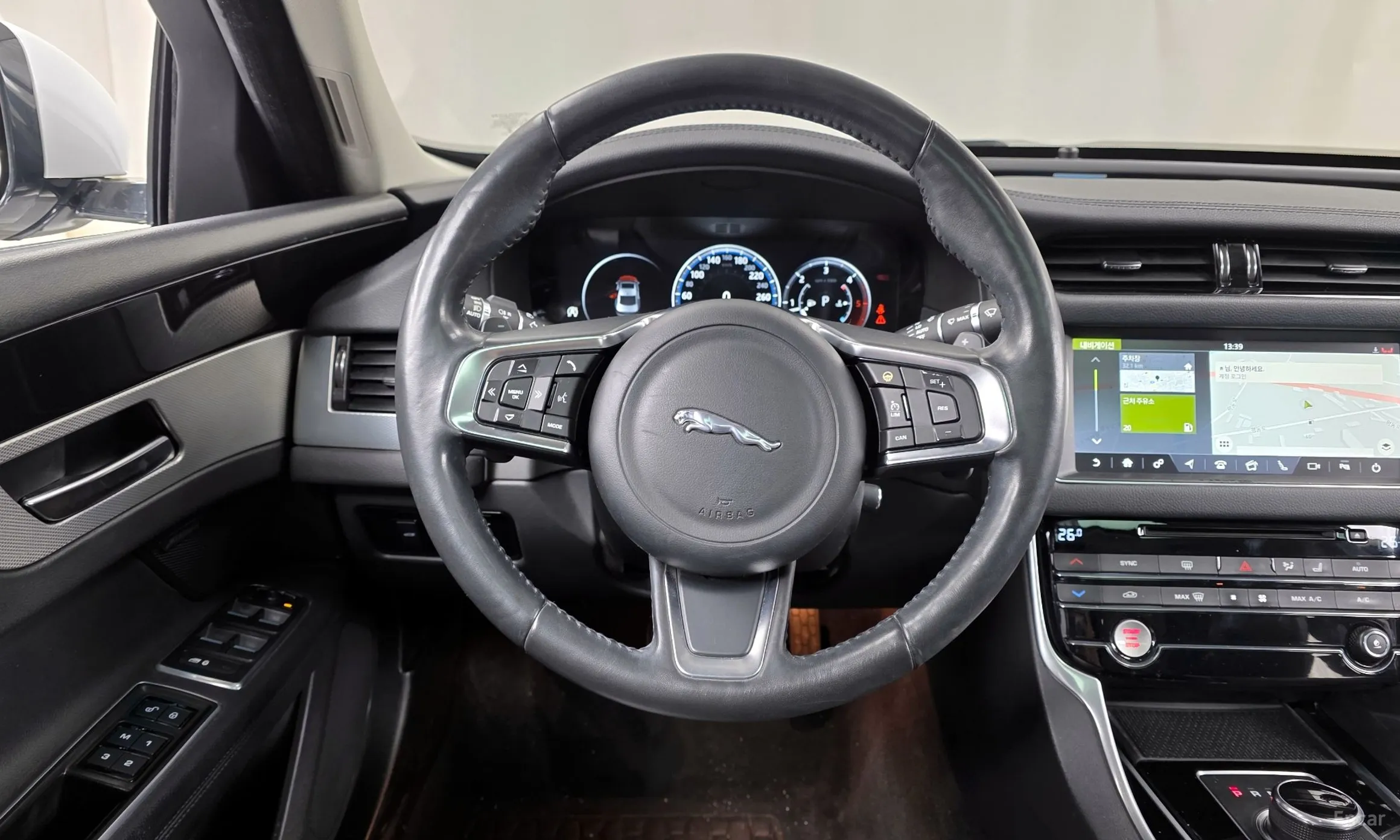Jaguar XF (x260) превью 13
