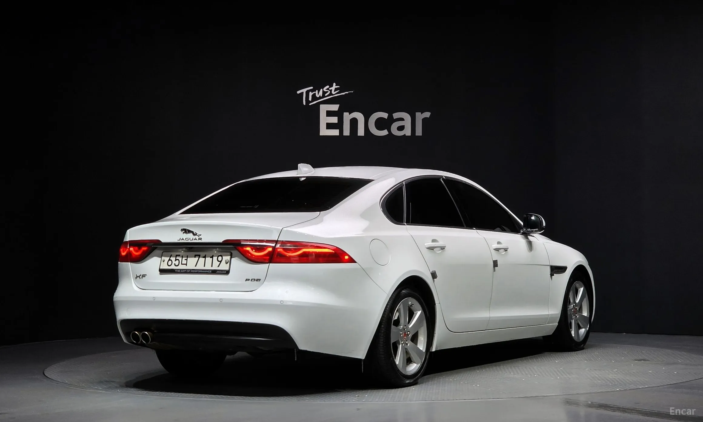Jaguar XF (x260)