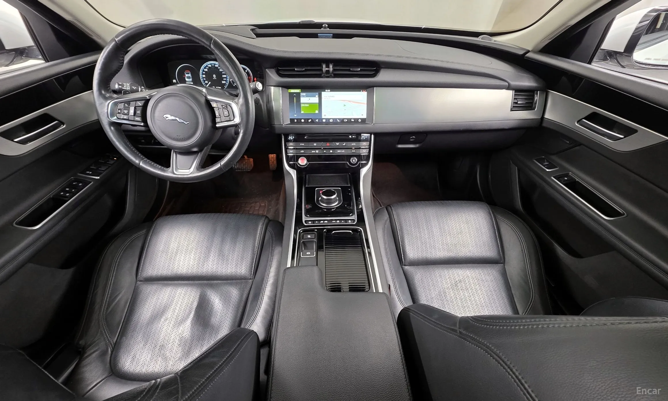 Jaguar XF (x260) превью 7