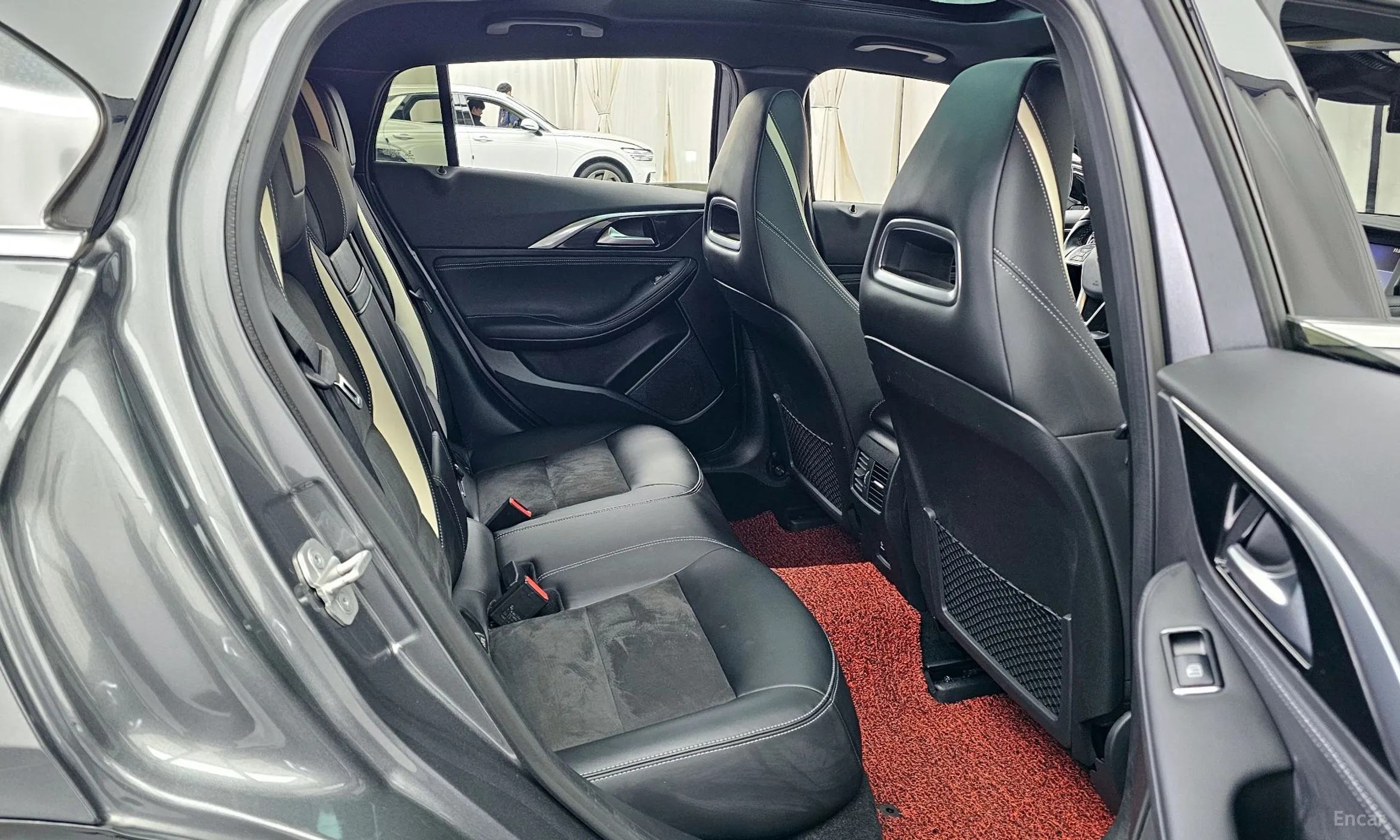 Infiniti Q30 превью 12