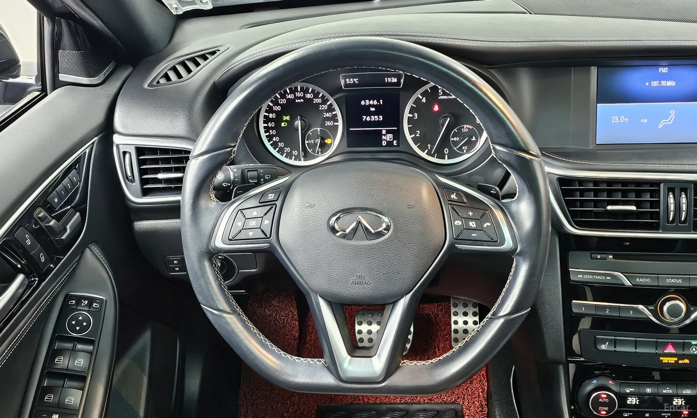 Infiniti Q30 превью 13