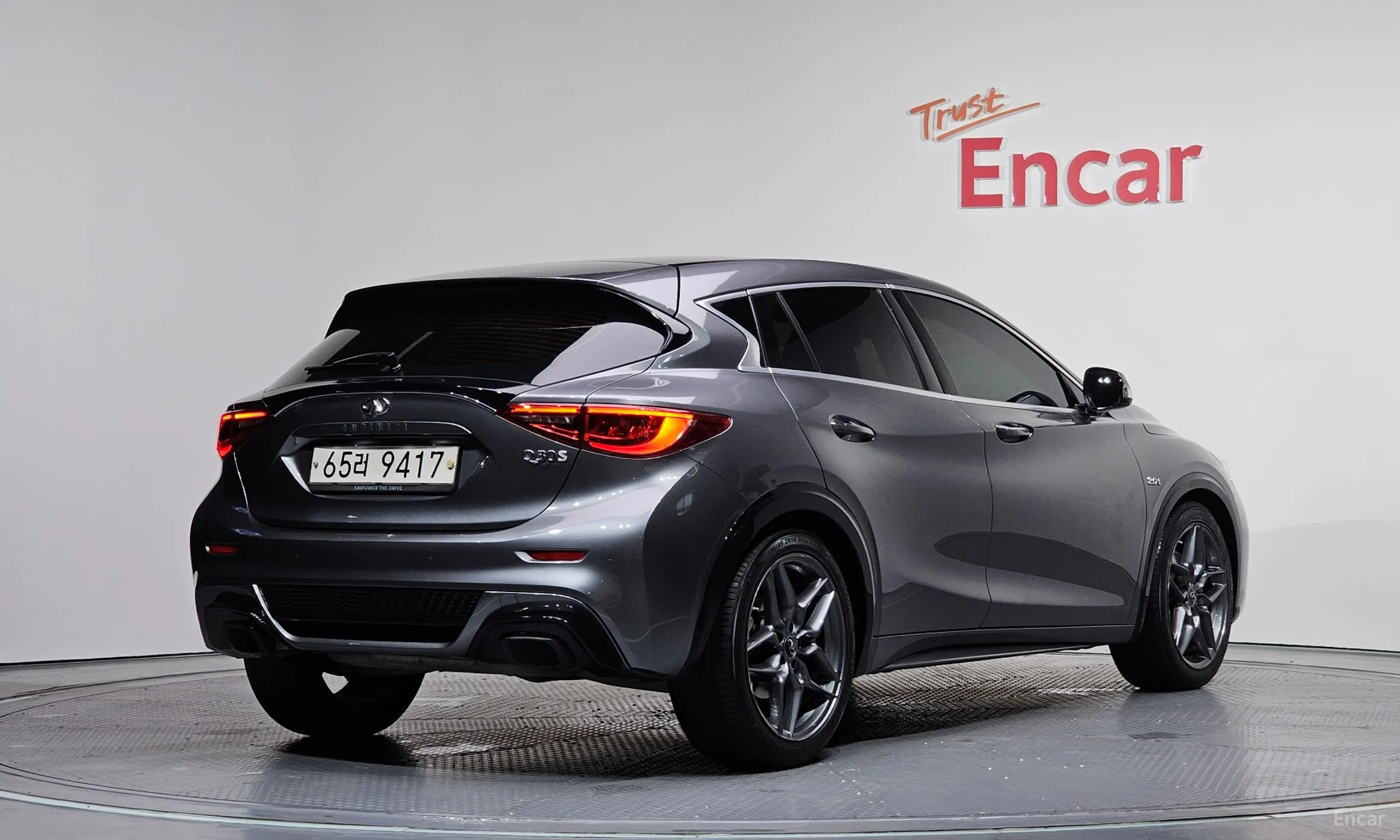 Infiniti Q30