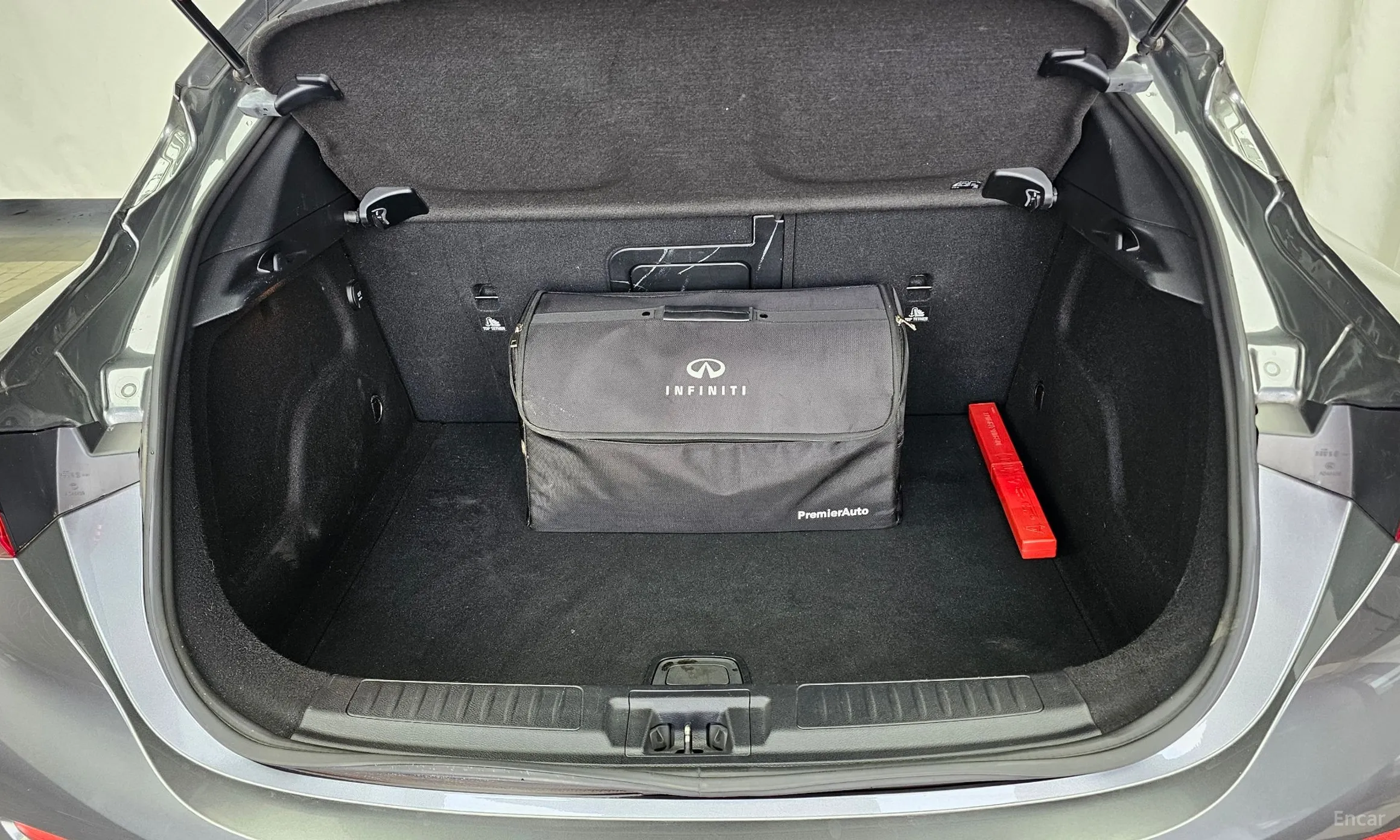 Infiniti Q30 превью 20