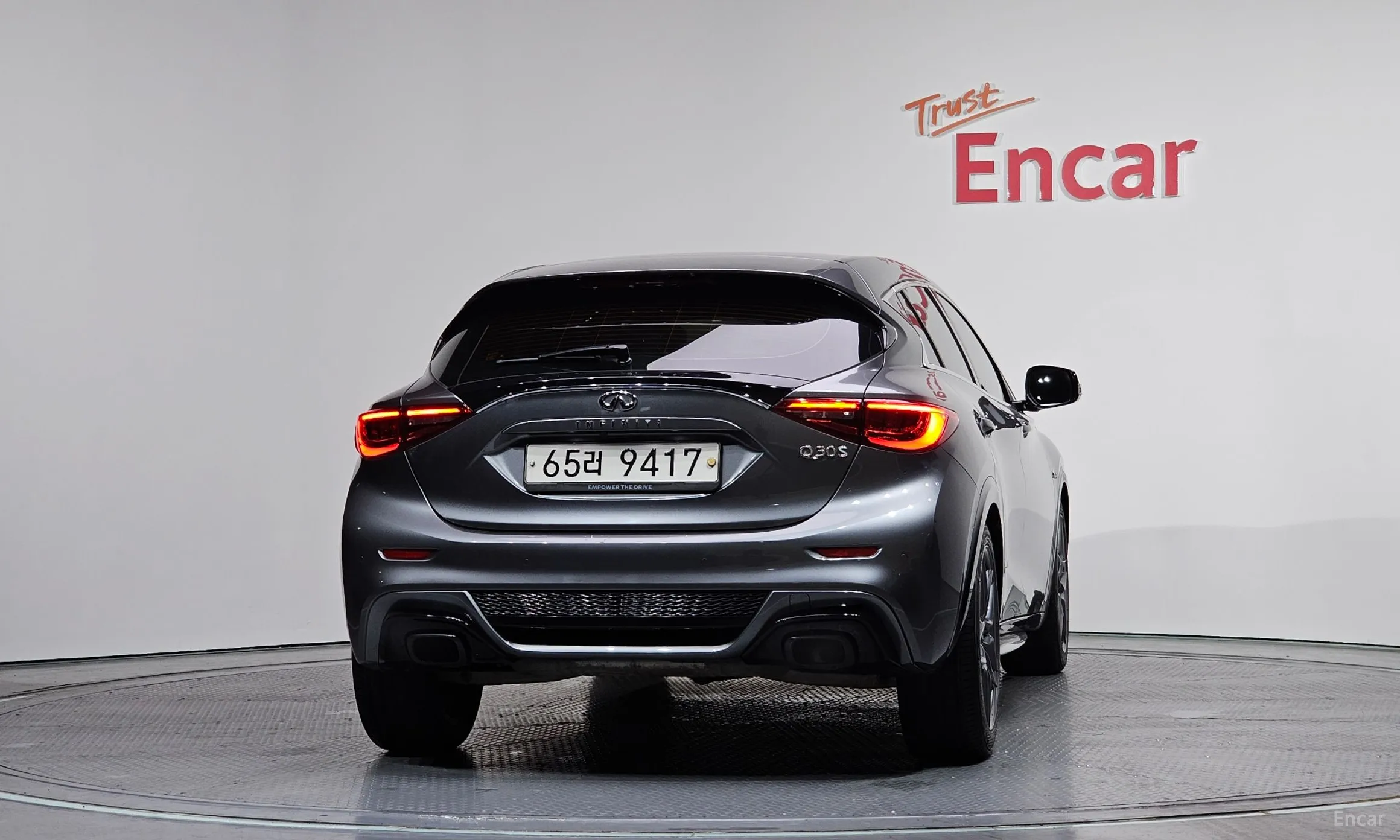 Infiniti Q30 превью 4
