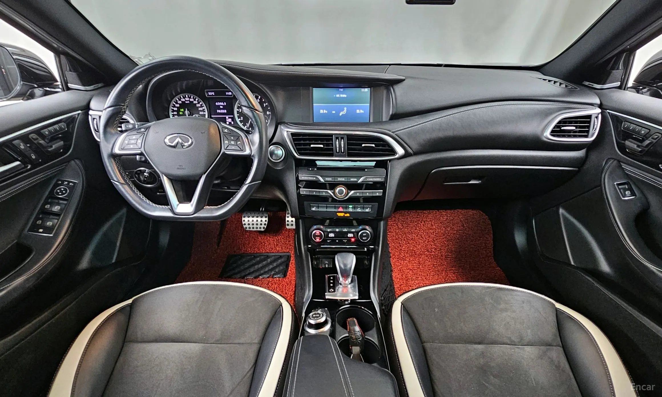 Infiniti Q30 превью 7