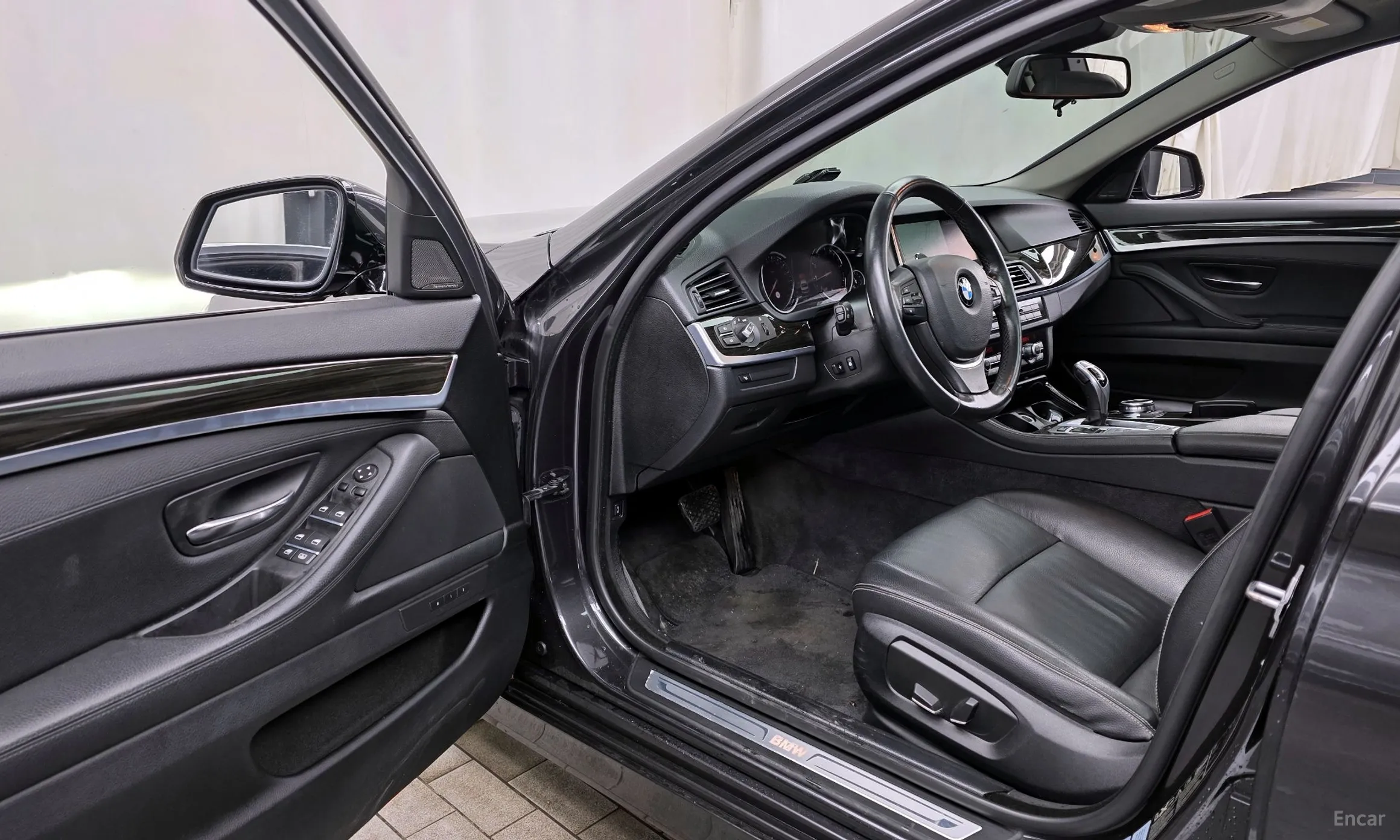 BMW 5 Series (F10) превью 10