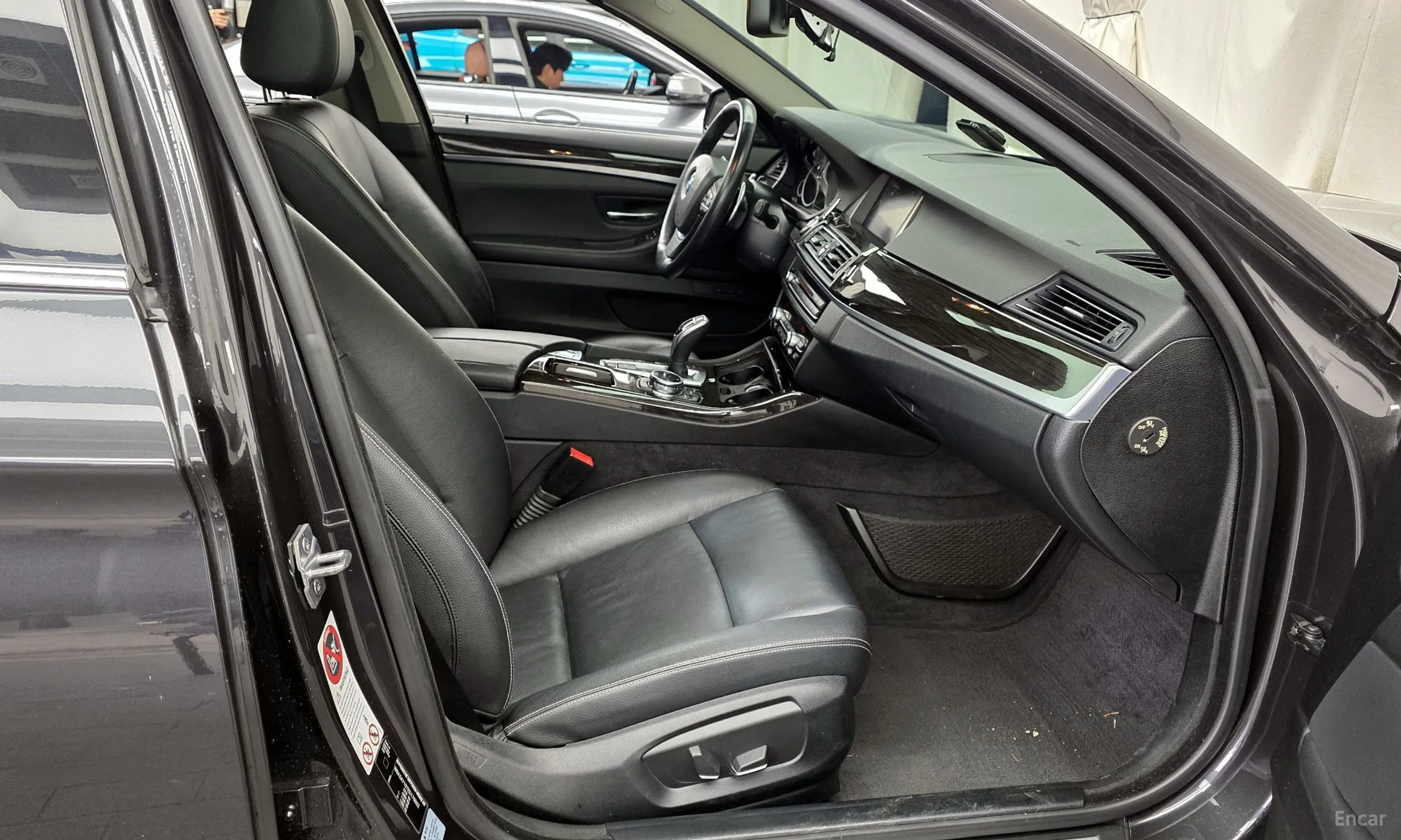 BMW 5 Series (F10) превью 11
