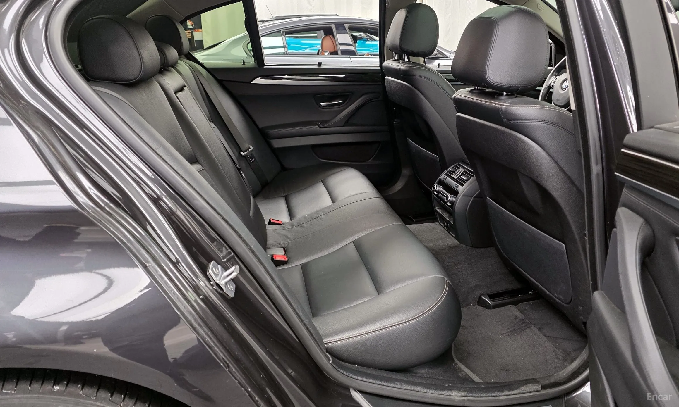 BMW 5 Series (F10) превью 12