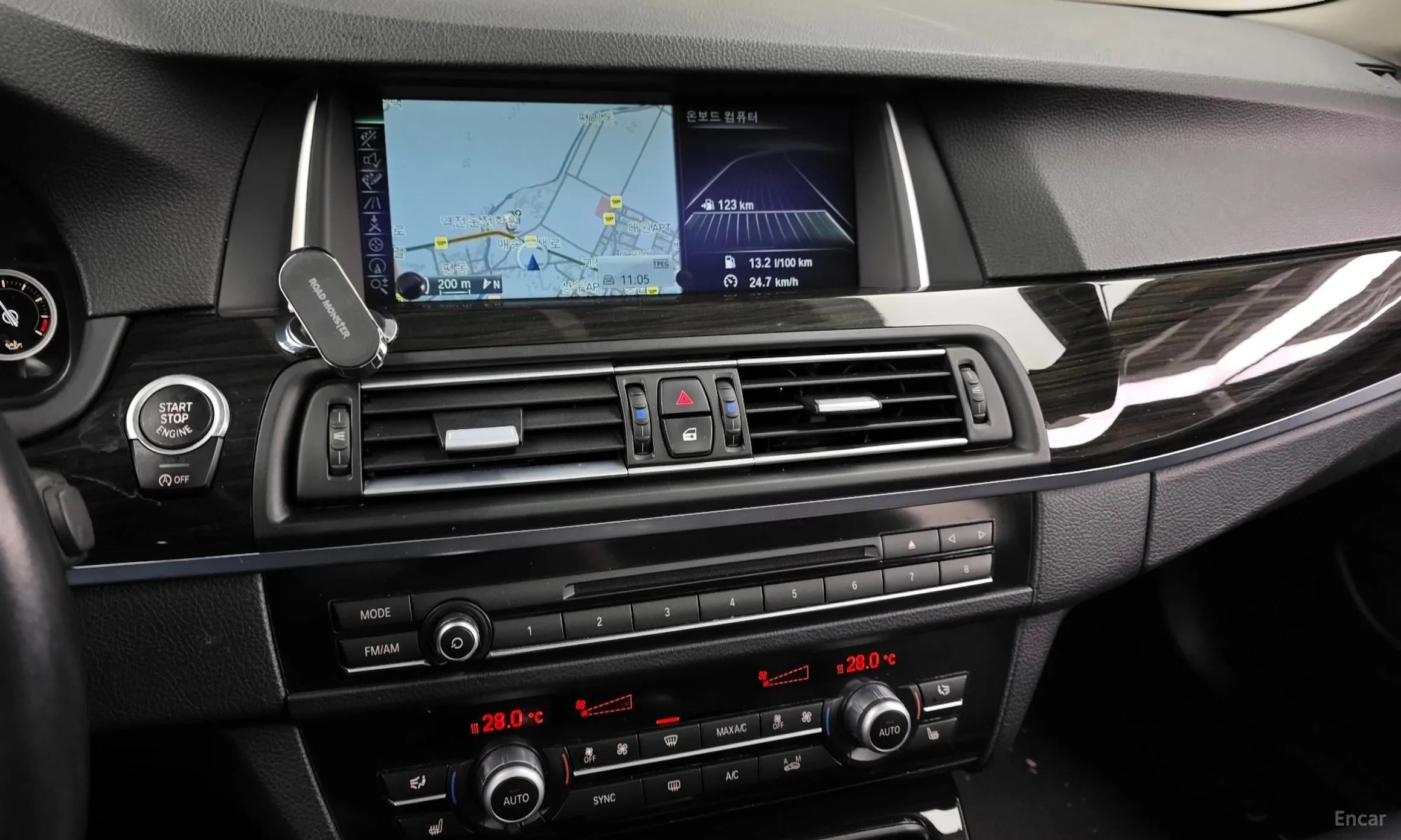 BMW 5 Series (F10) превью 14