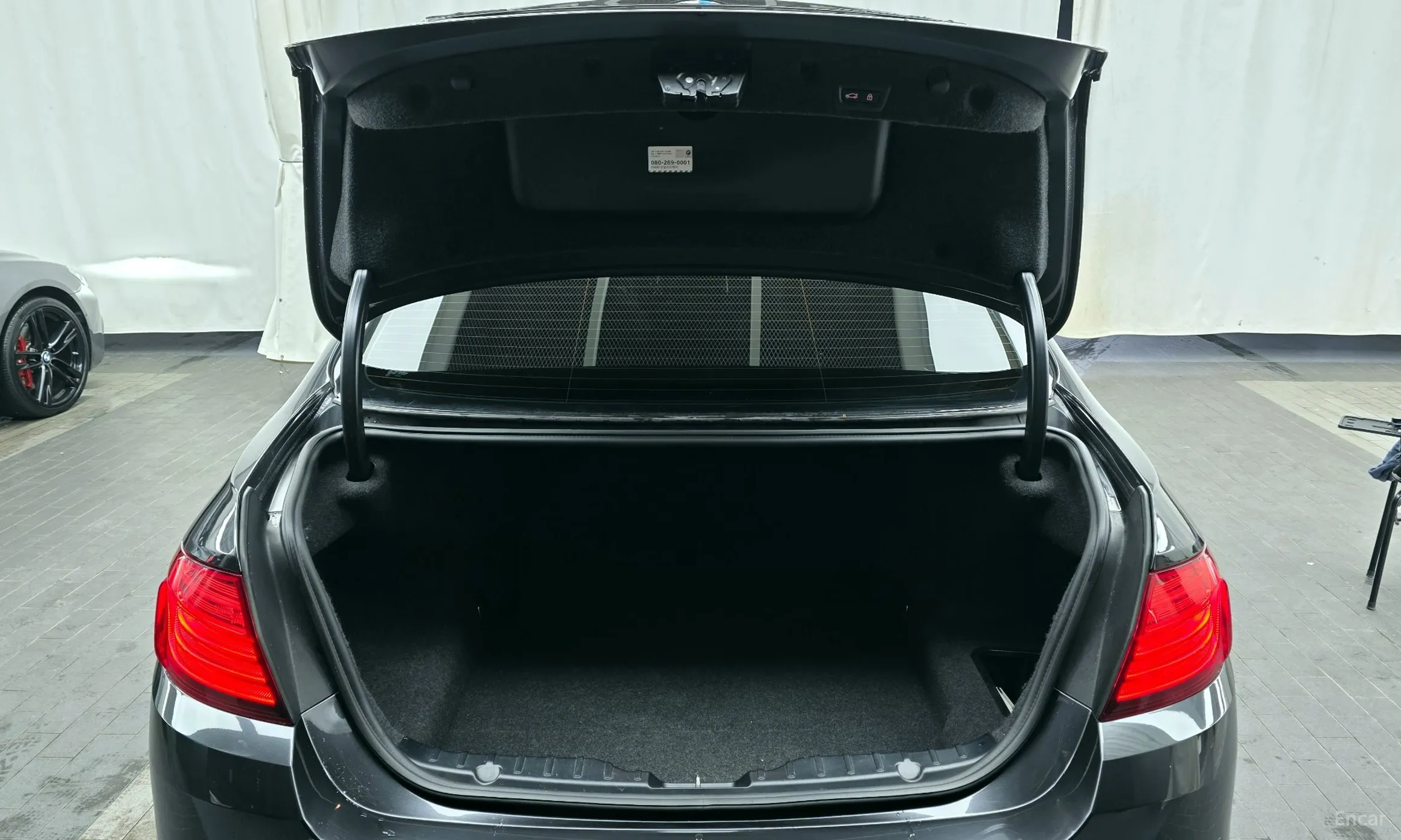 BMW 5 Series (F10) превью 19