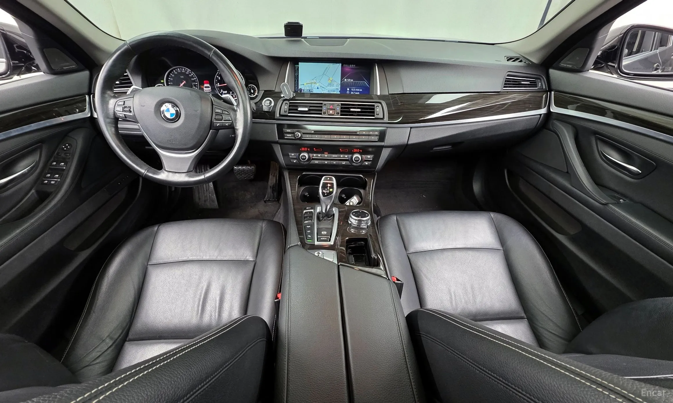 BMW 5 Series (F10) превью 7