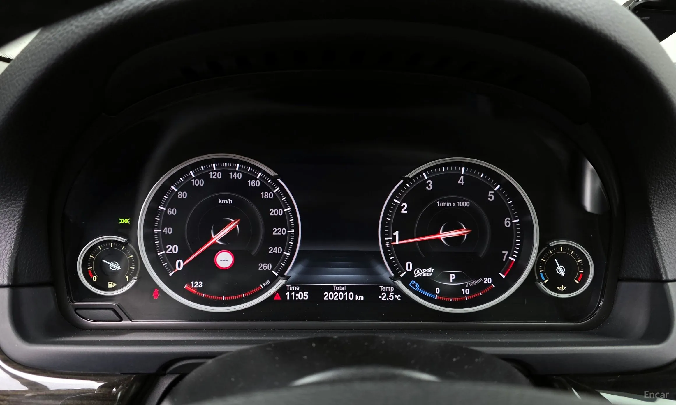 BMW 5 Series (F10) превью 8