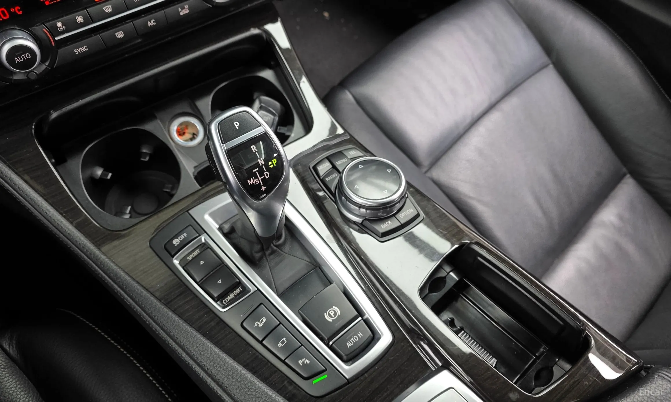 BMW 5 Series (F10) превью 9