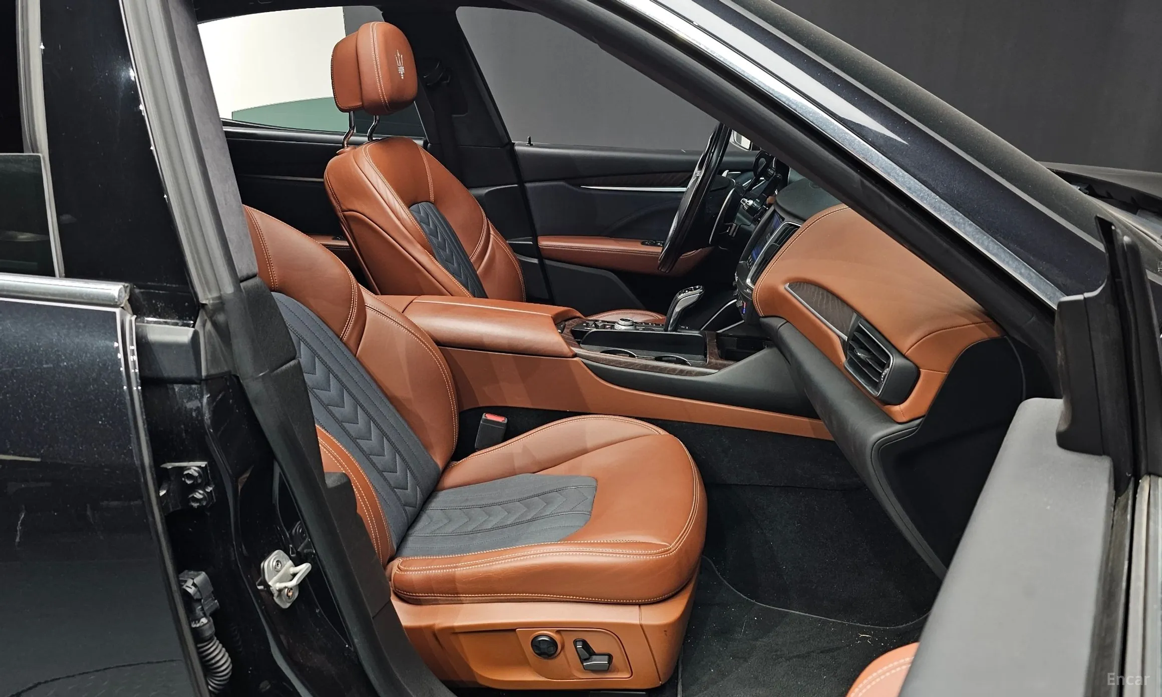 Maserati Levante превью 12