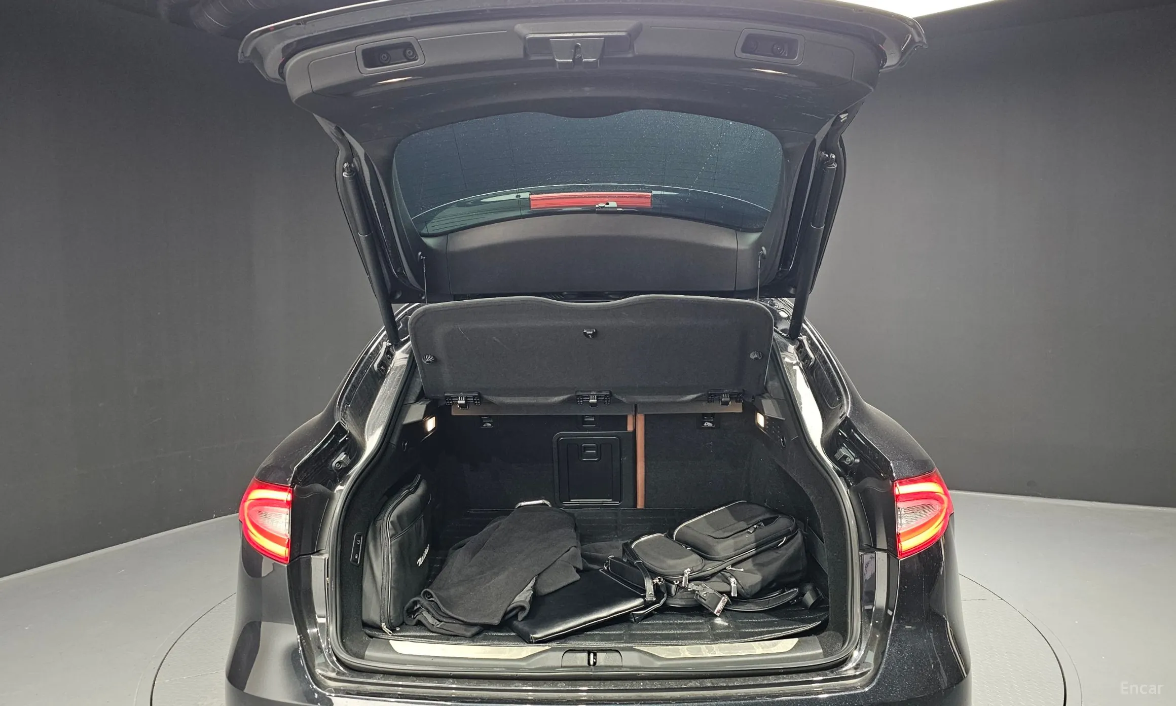 Maserati Levante превью 20