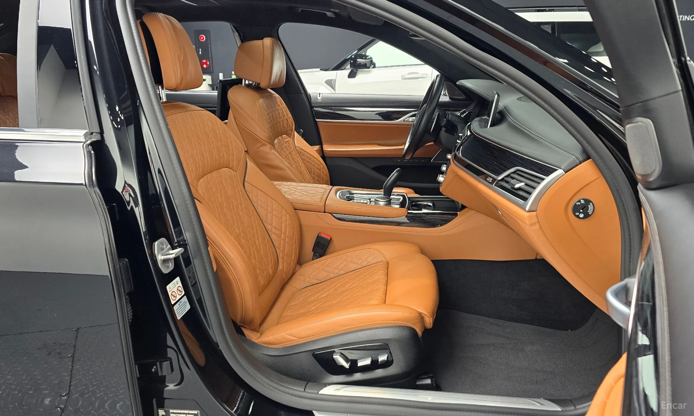 BMW 7 Series (G11) превью 10