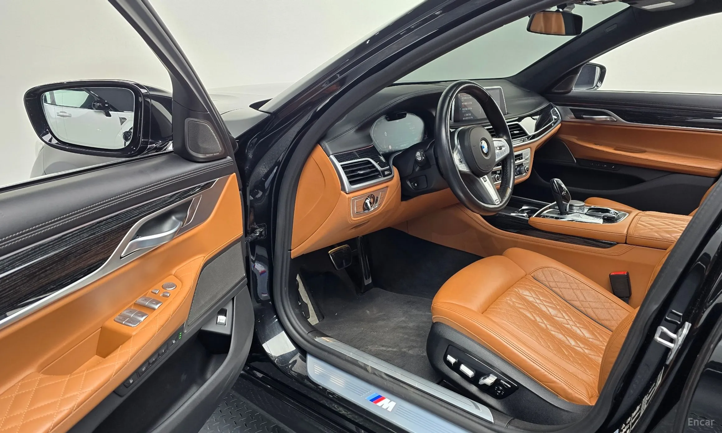 BMW 7 Series (G11) превью 11