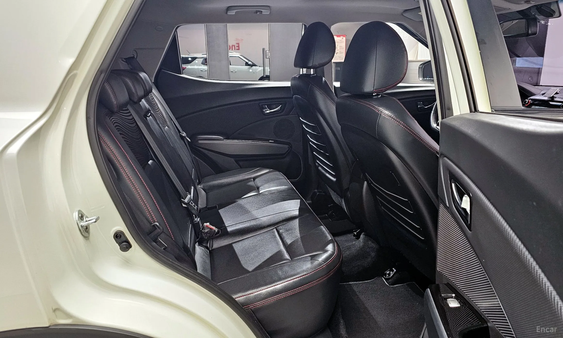 KG Mobility (SsangYong) Tivoli Air превью 12