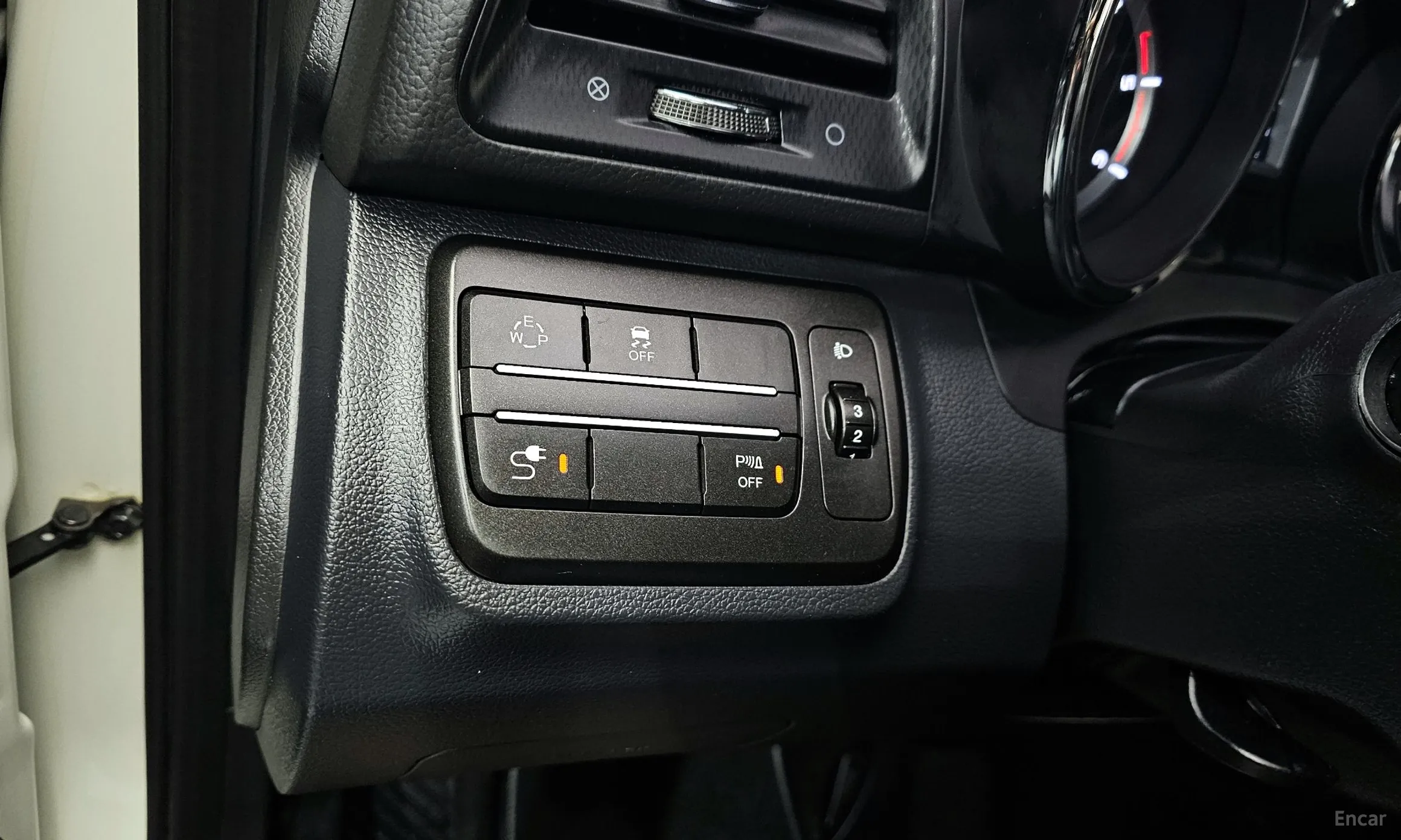 KG Mobility (SsangYong) Tivoli Air превью 14