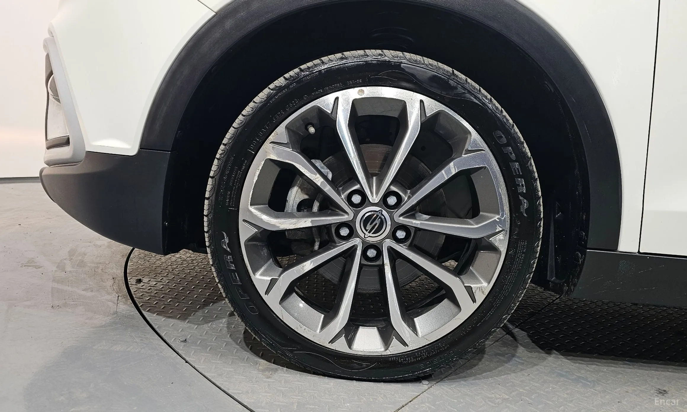 KG Mobility (SsangYong) Tivoli Air превью 5