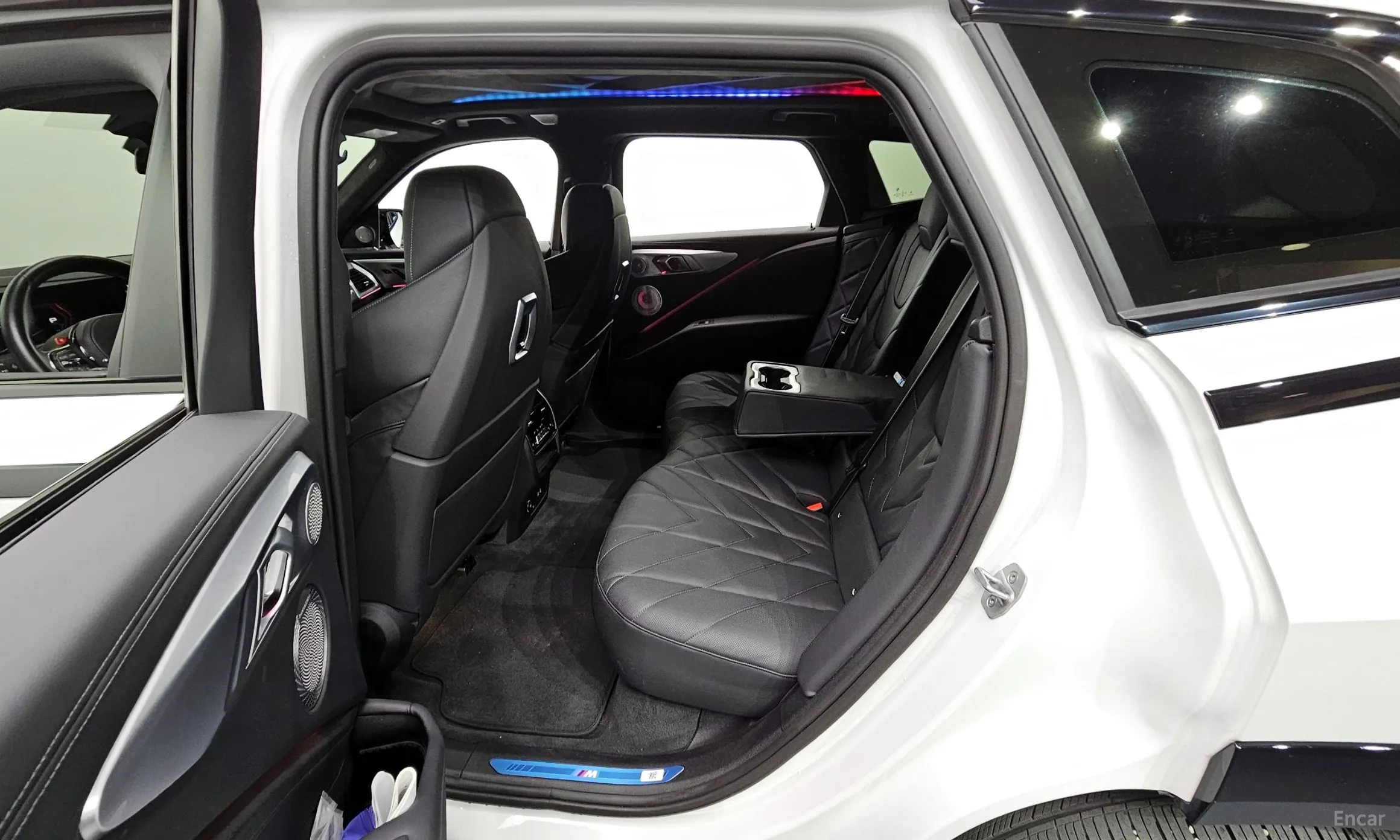 BMW XM (G09) превью 11