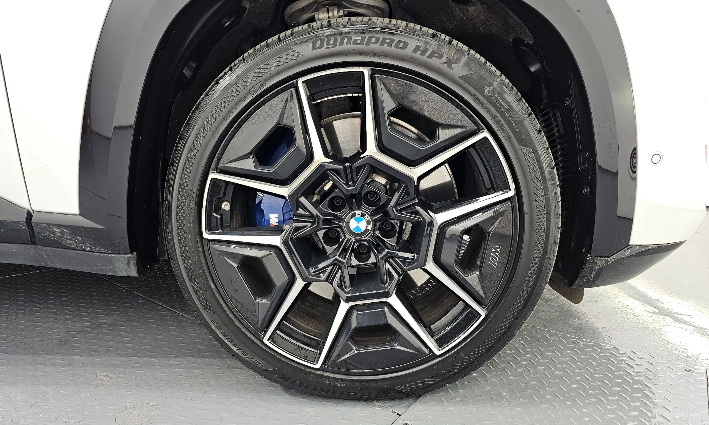BMW XM (G09) превью 5