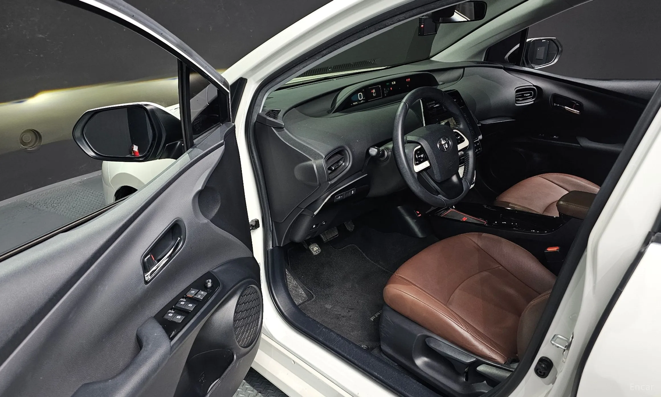 Toyota Prius 4th Generation превью 11