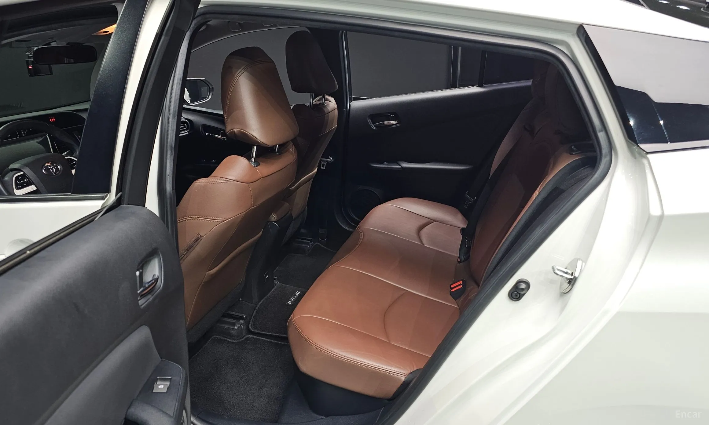 Toyota Prius 4th Generation превью 12