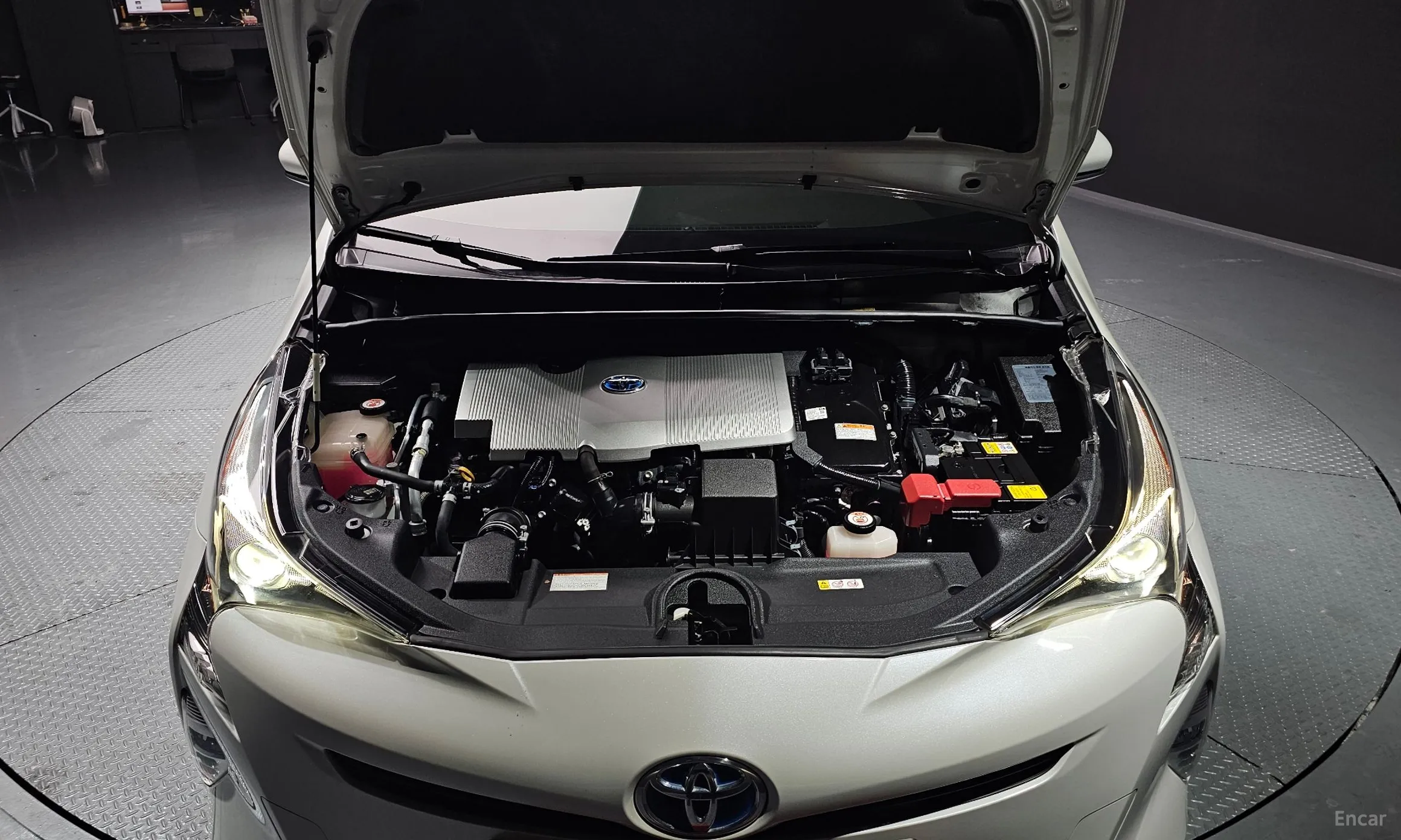 Toyota Prius 4th Generation превью 6