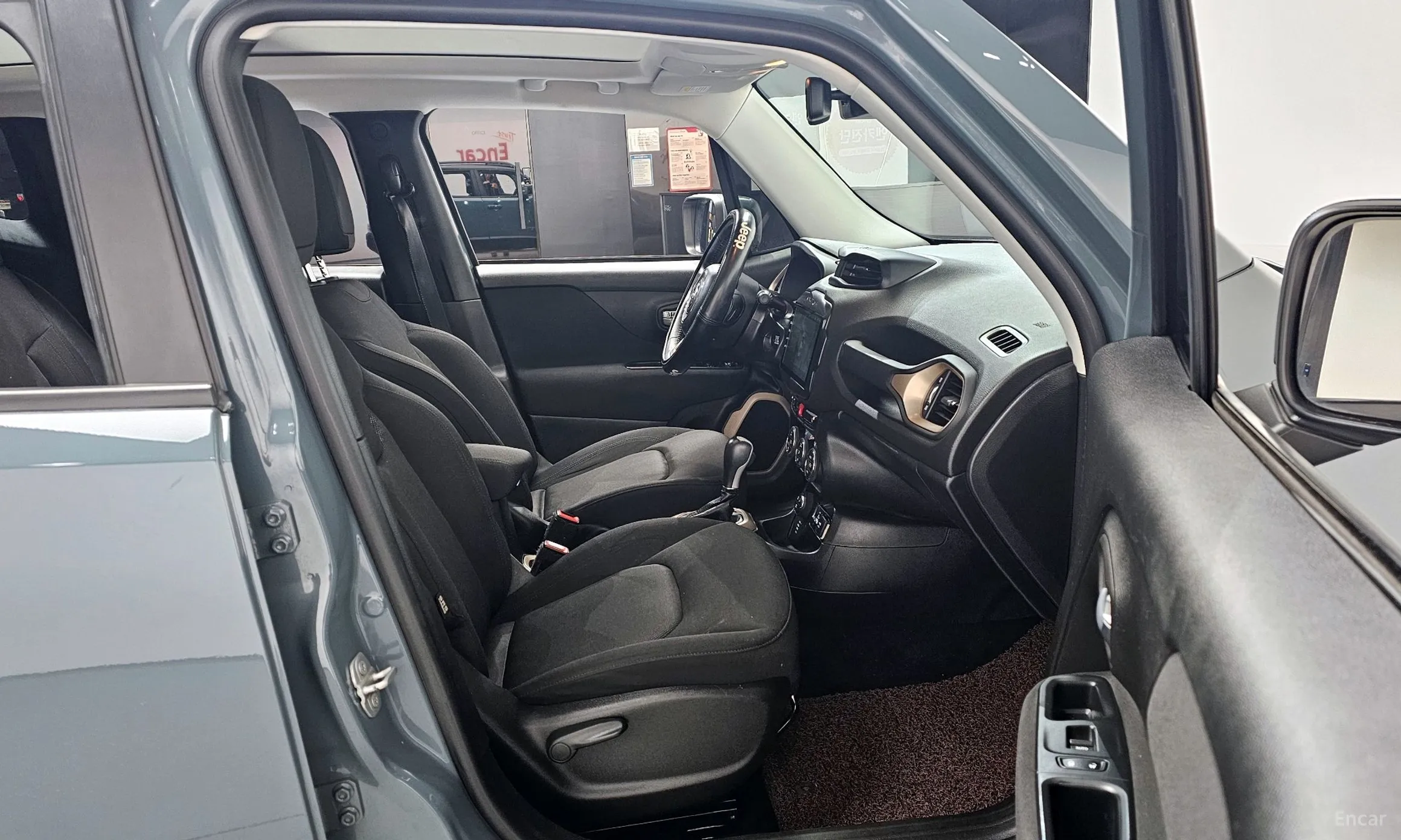 Jeep Renegade превью 10