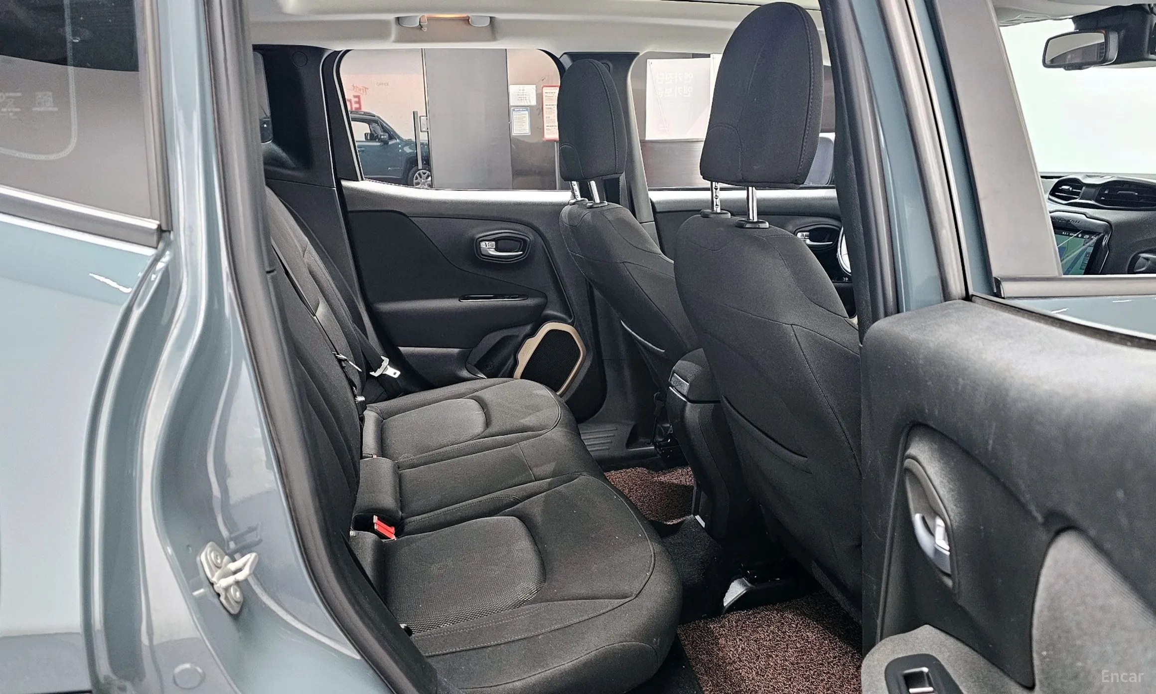 Jeep Renegade превью 12