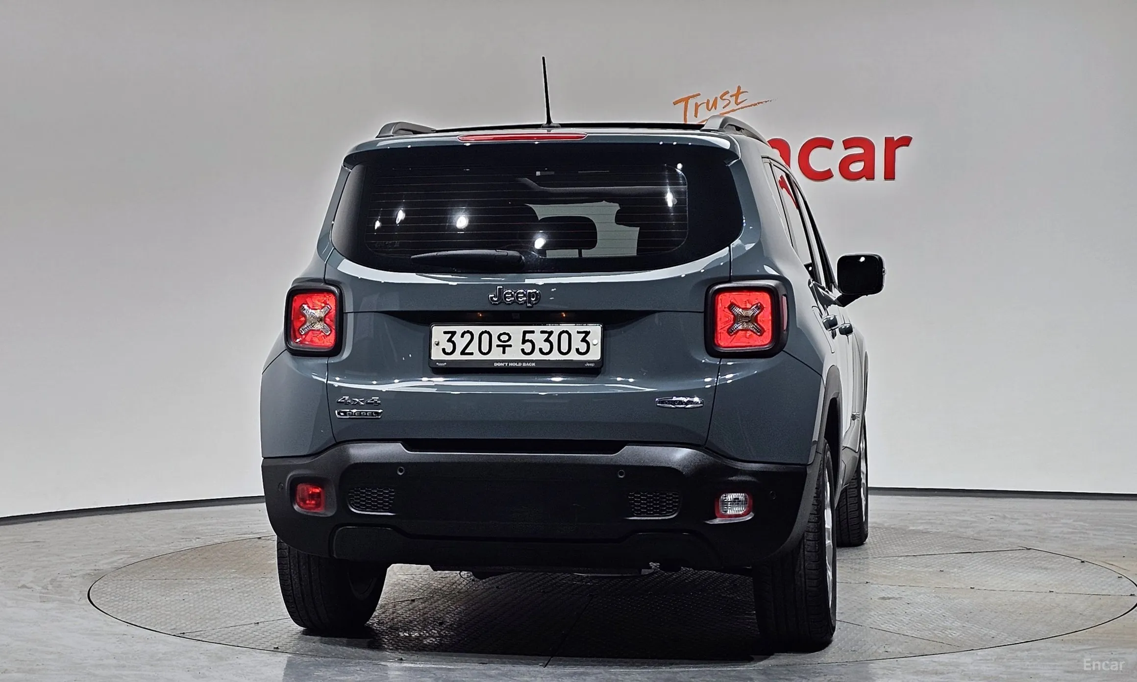 Jeep Renegade превью 4
