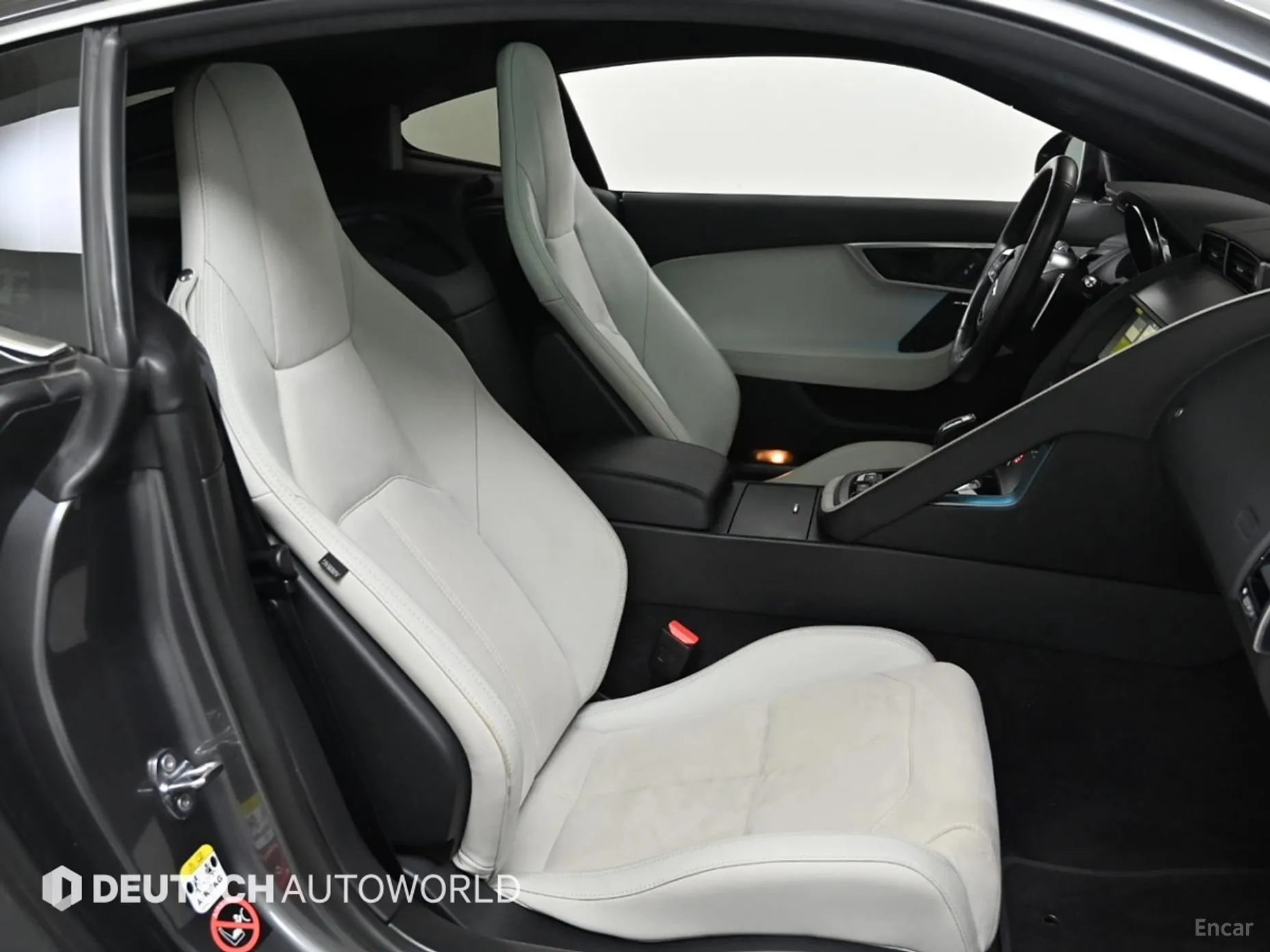 Jaguar F-TYPE превью 10