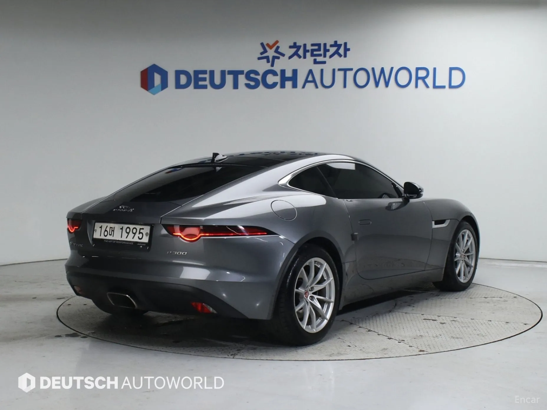 Jaguar F-TYPE превью 3