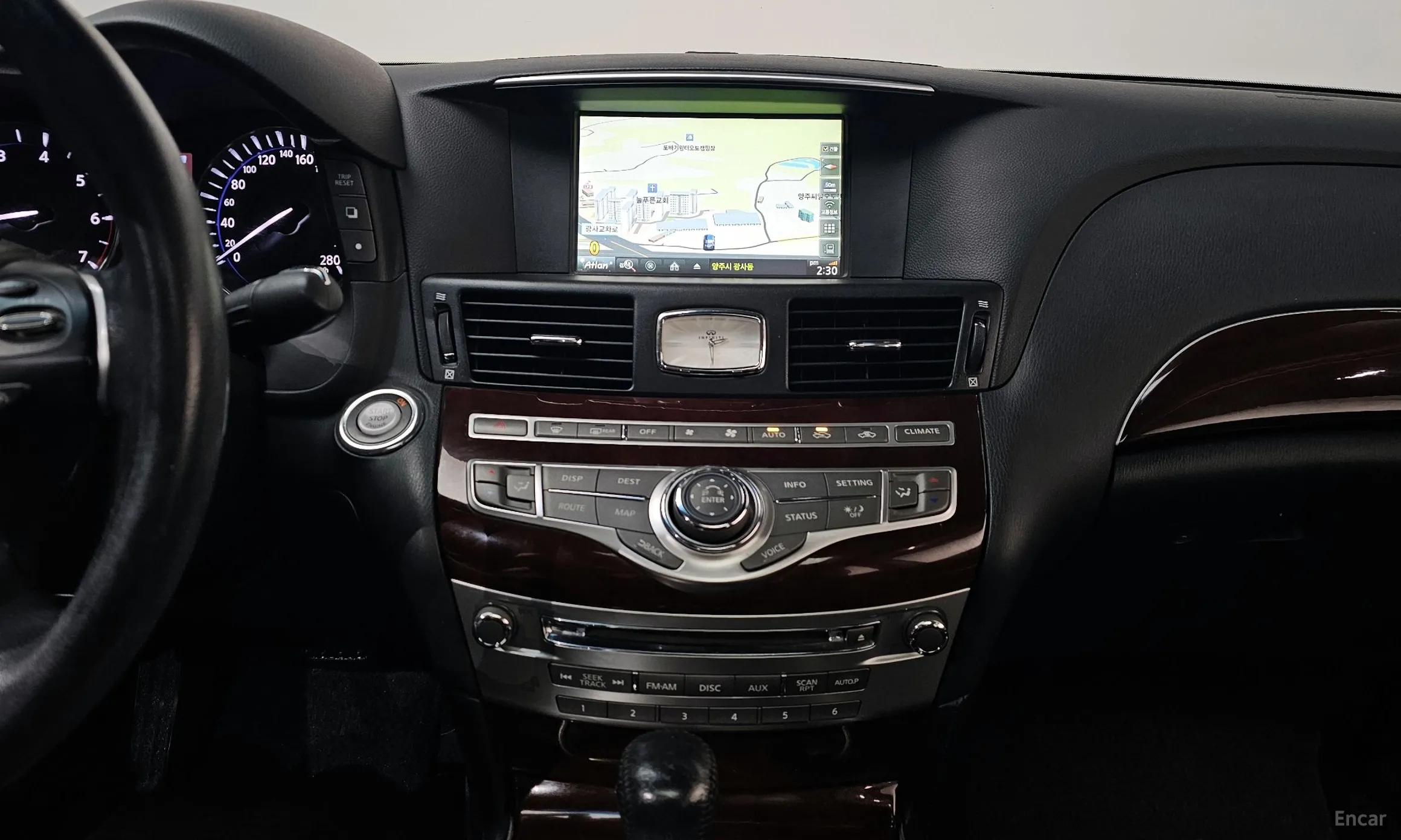 Infiniti Q70 превью 15
