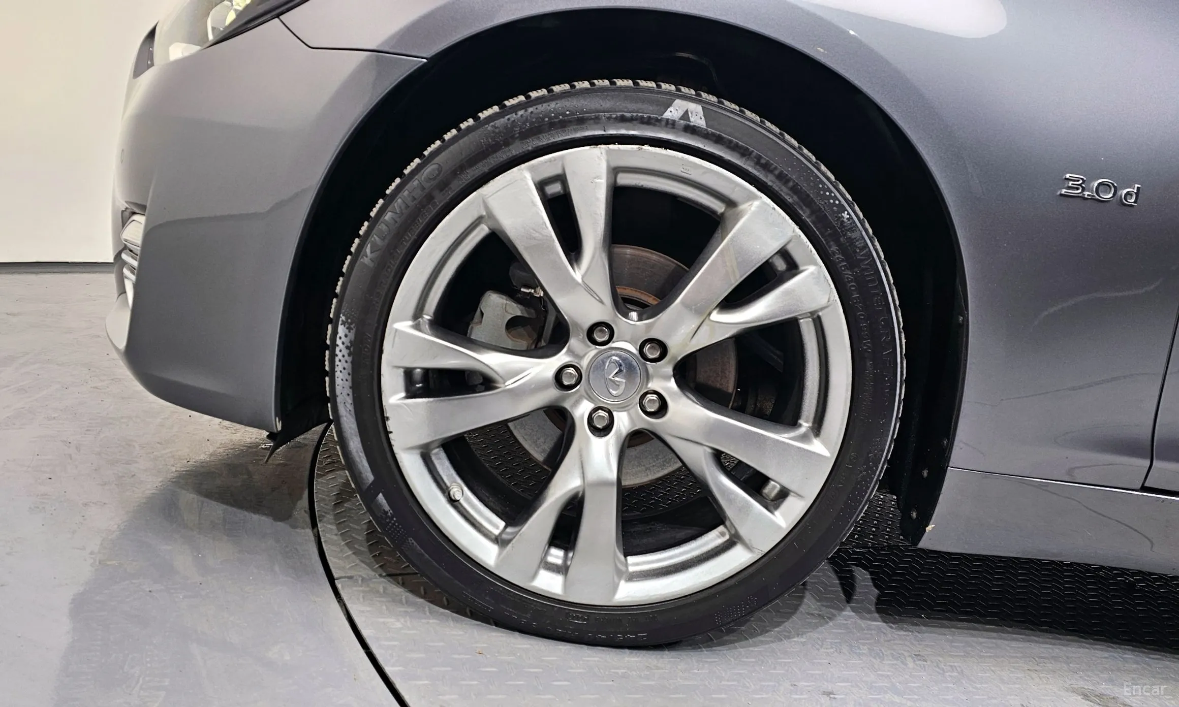 Infiniti Q70 превью 5