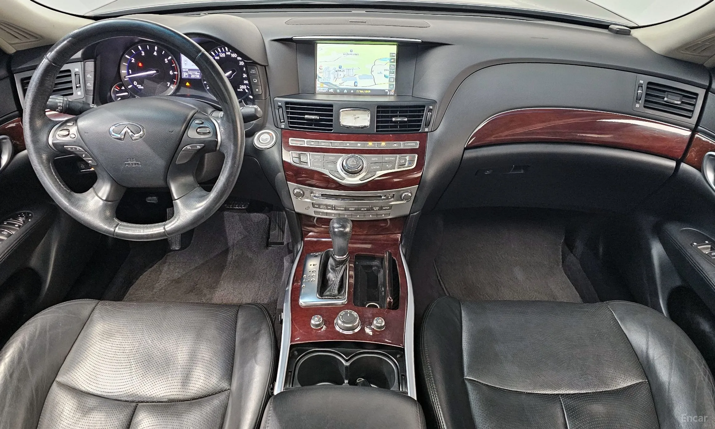 Infiniti Q70 превью 7
