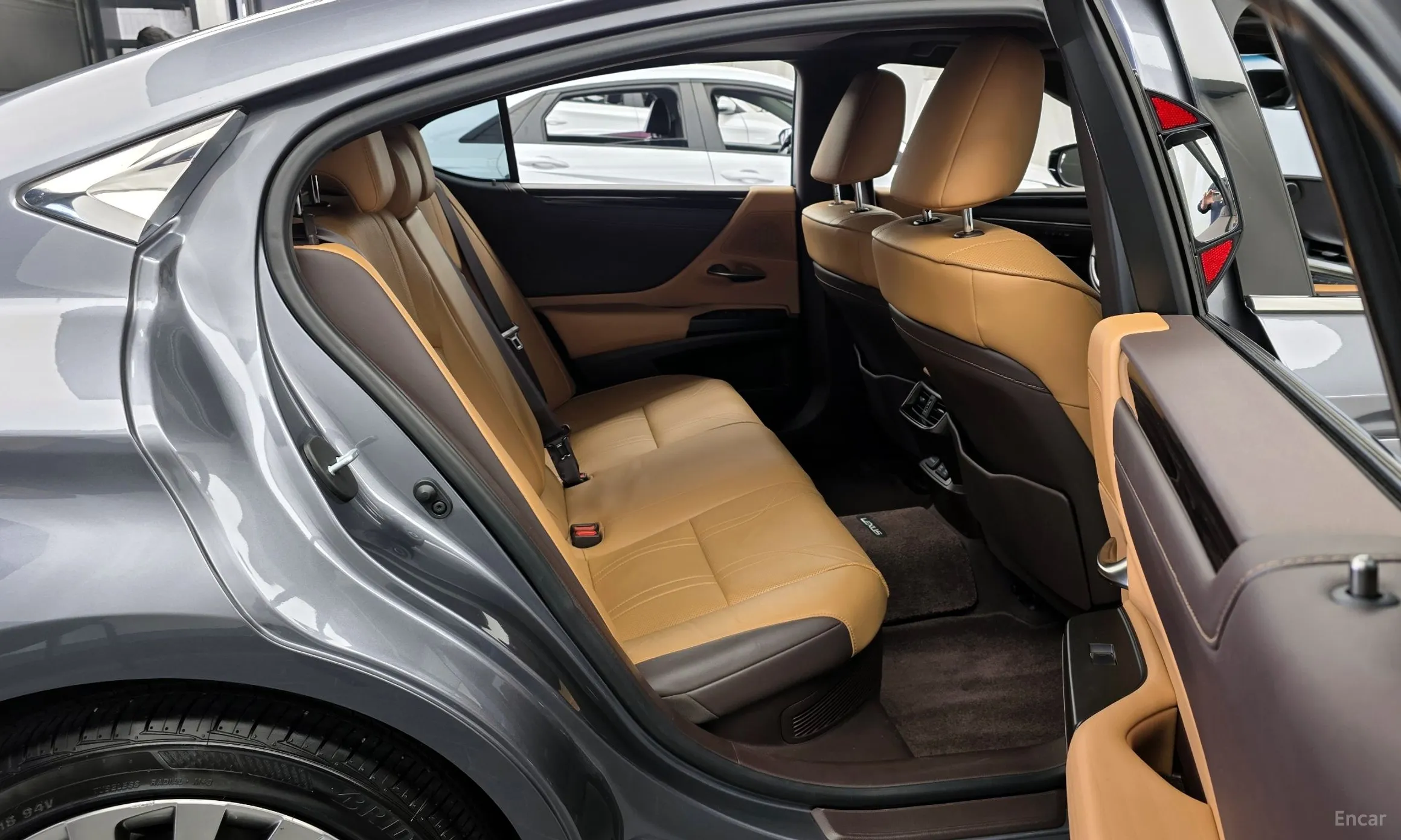 Lexus ES300h 7th Generation превью 12
