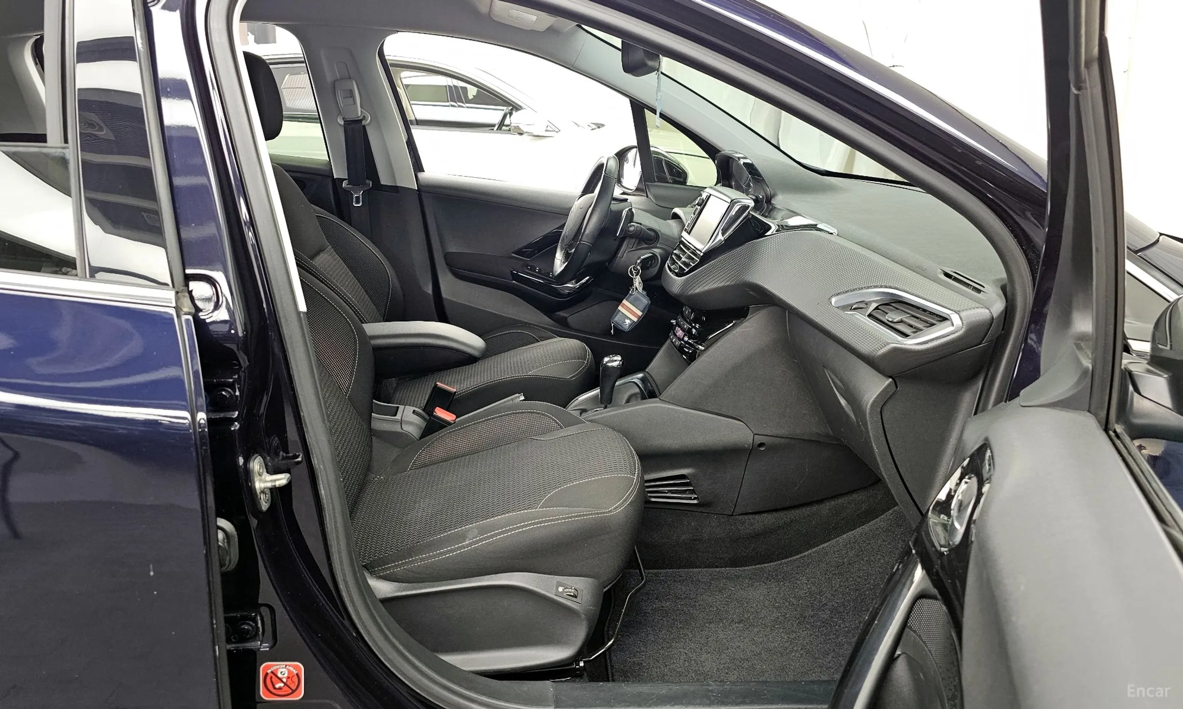 Peugeot 208 превью 11