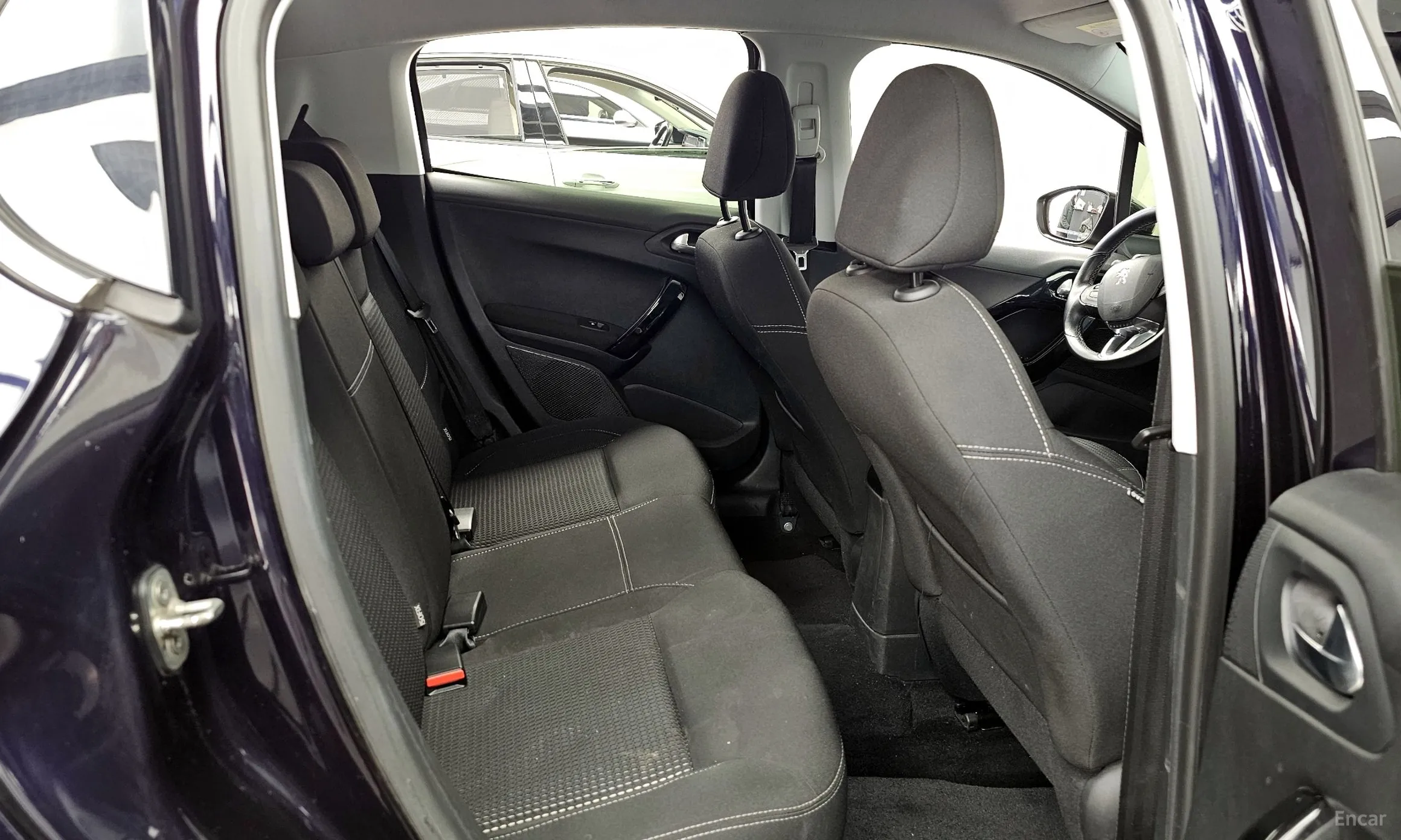 Peugeot 208 превью 12