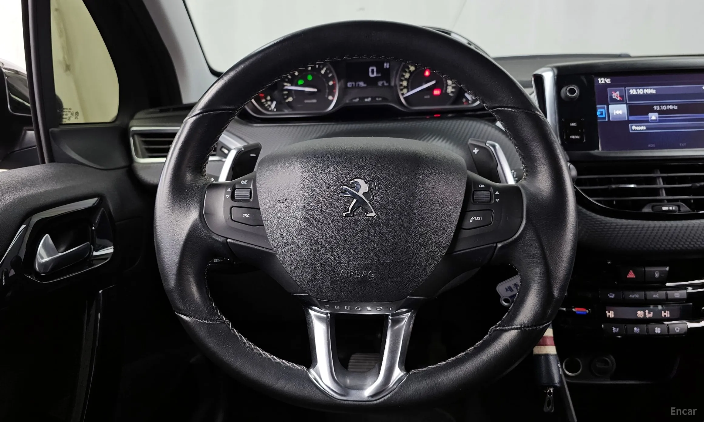 Peugeot 208 превью 13