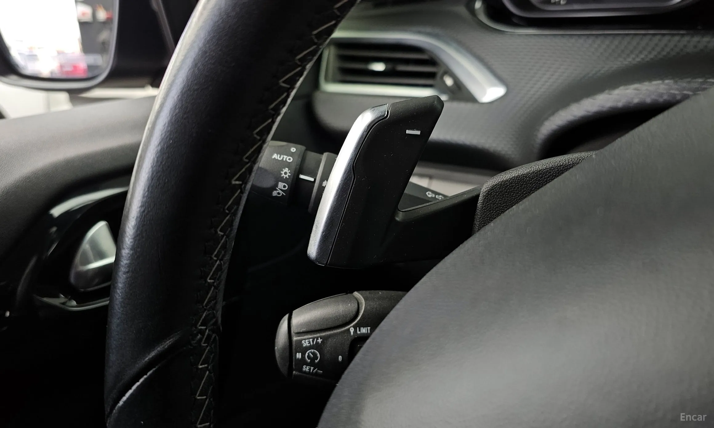 Peugeot 208 превью 14