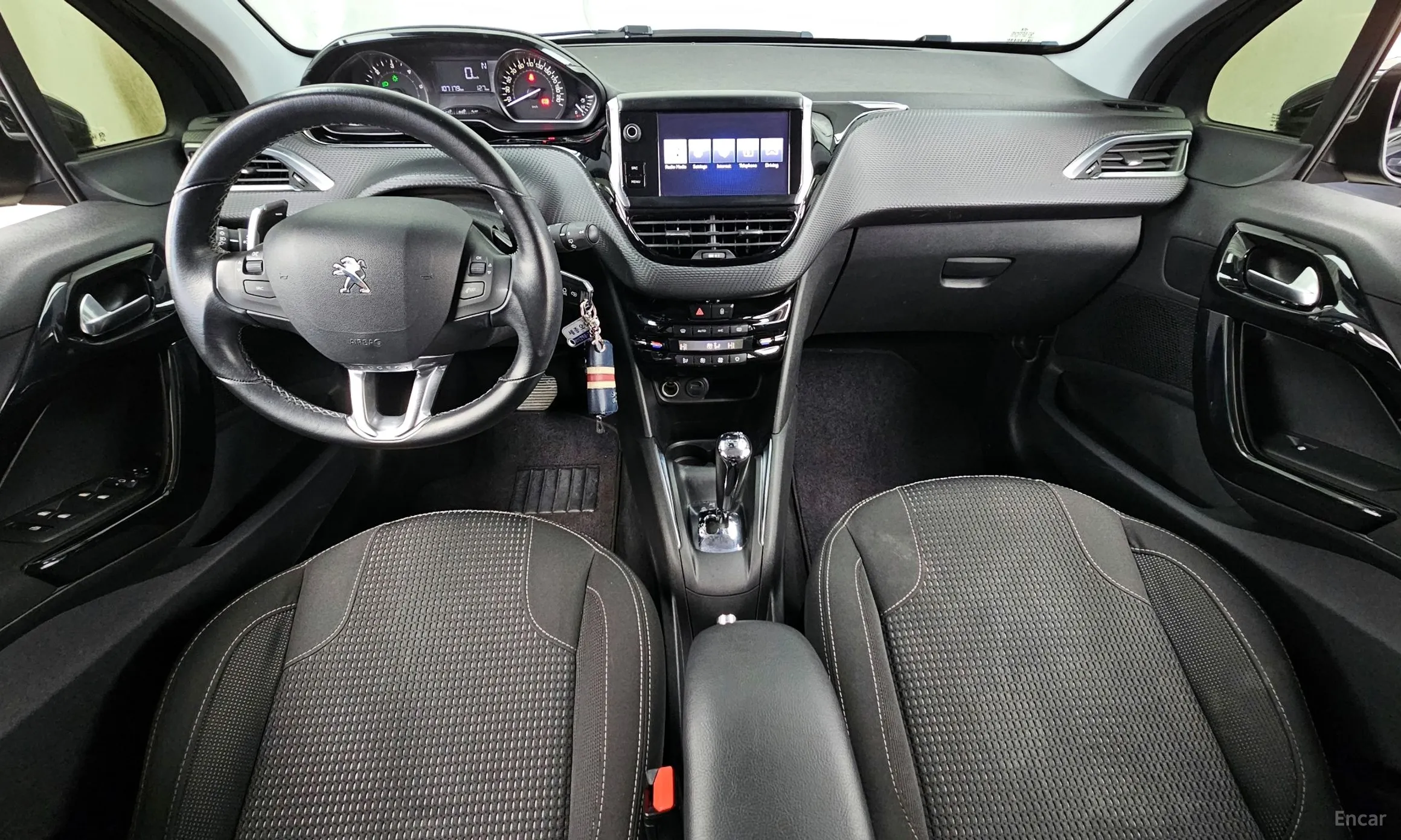 Peugeot 208 превью 7