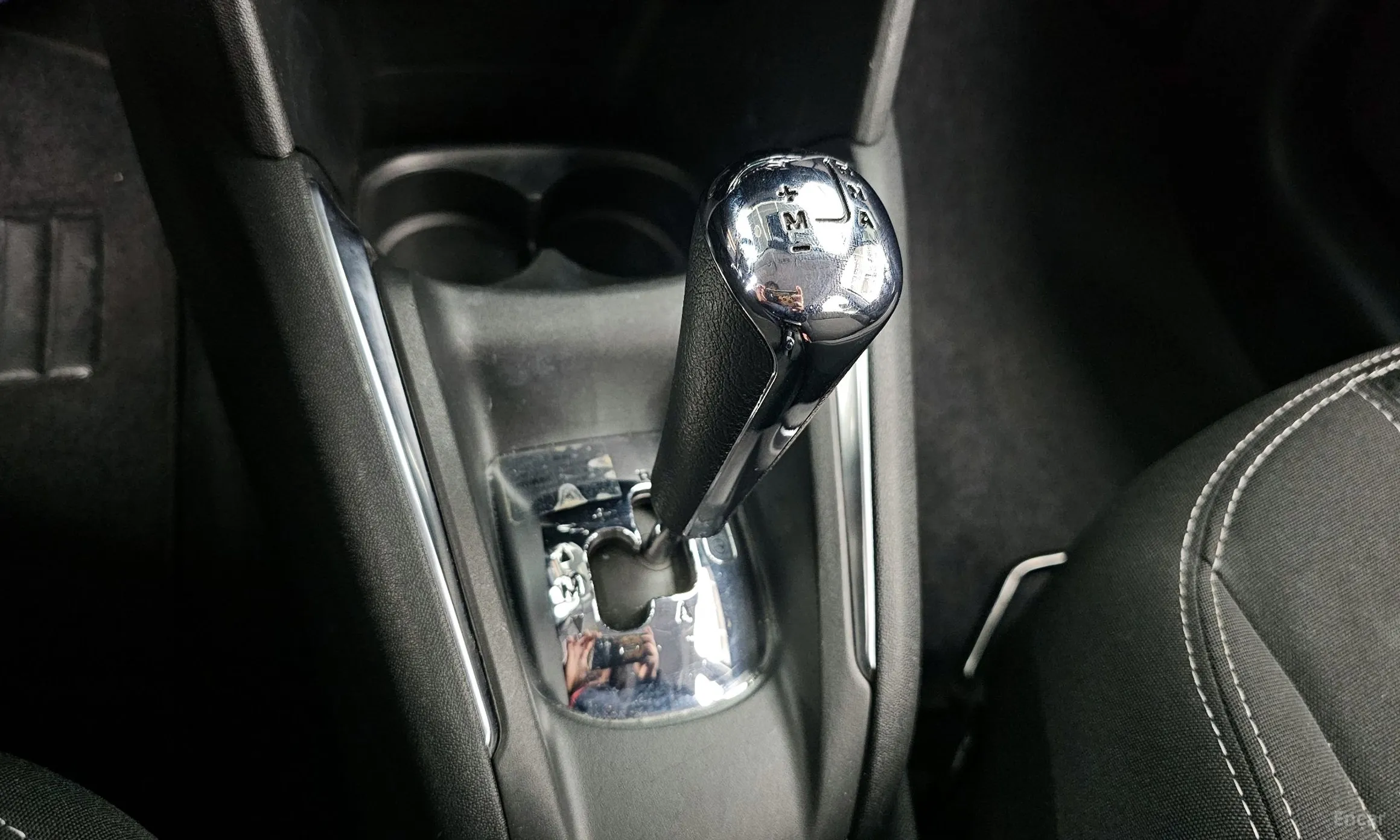 Peugeot 208 превью 9