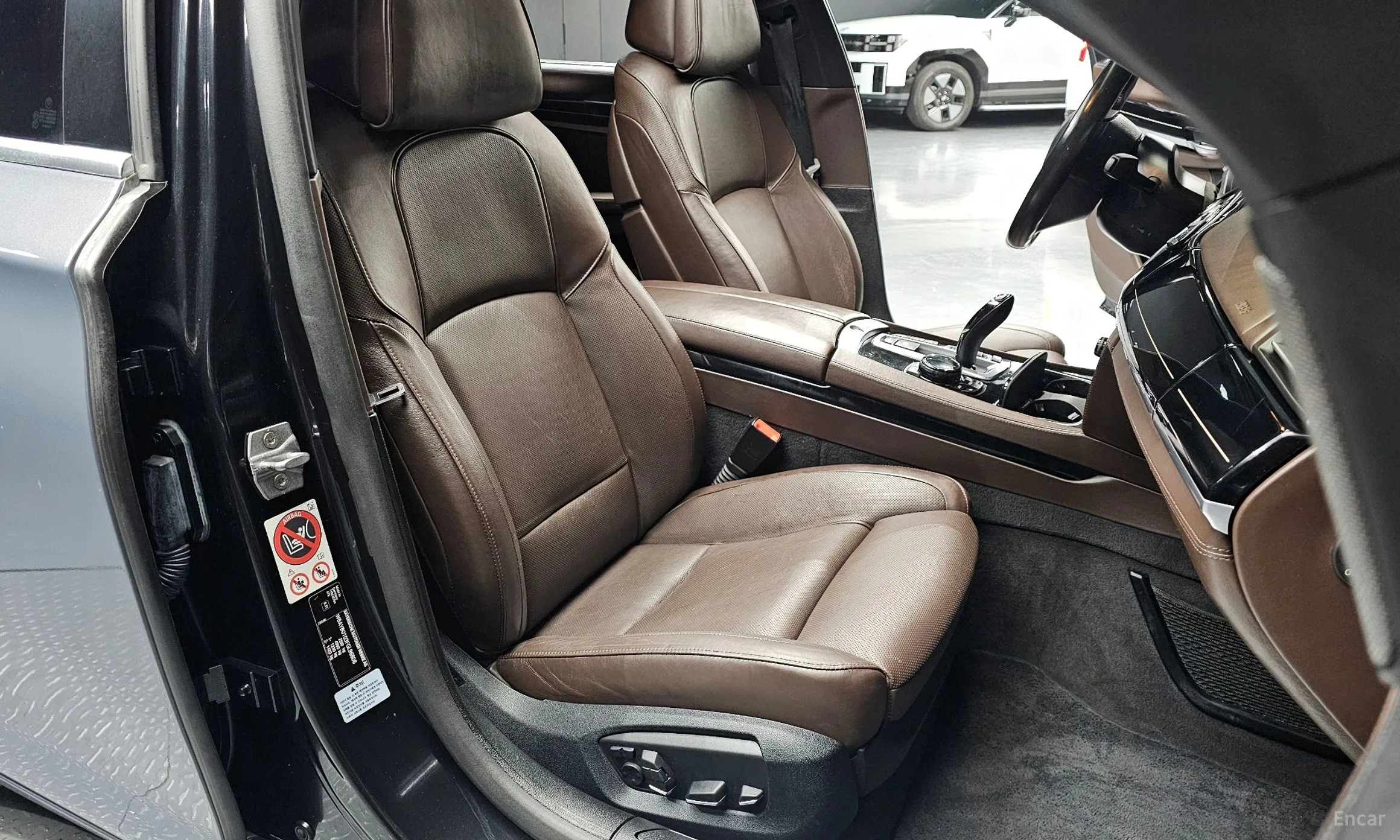 BMW 7 Series (F01) превью 10