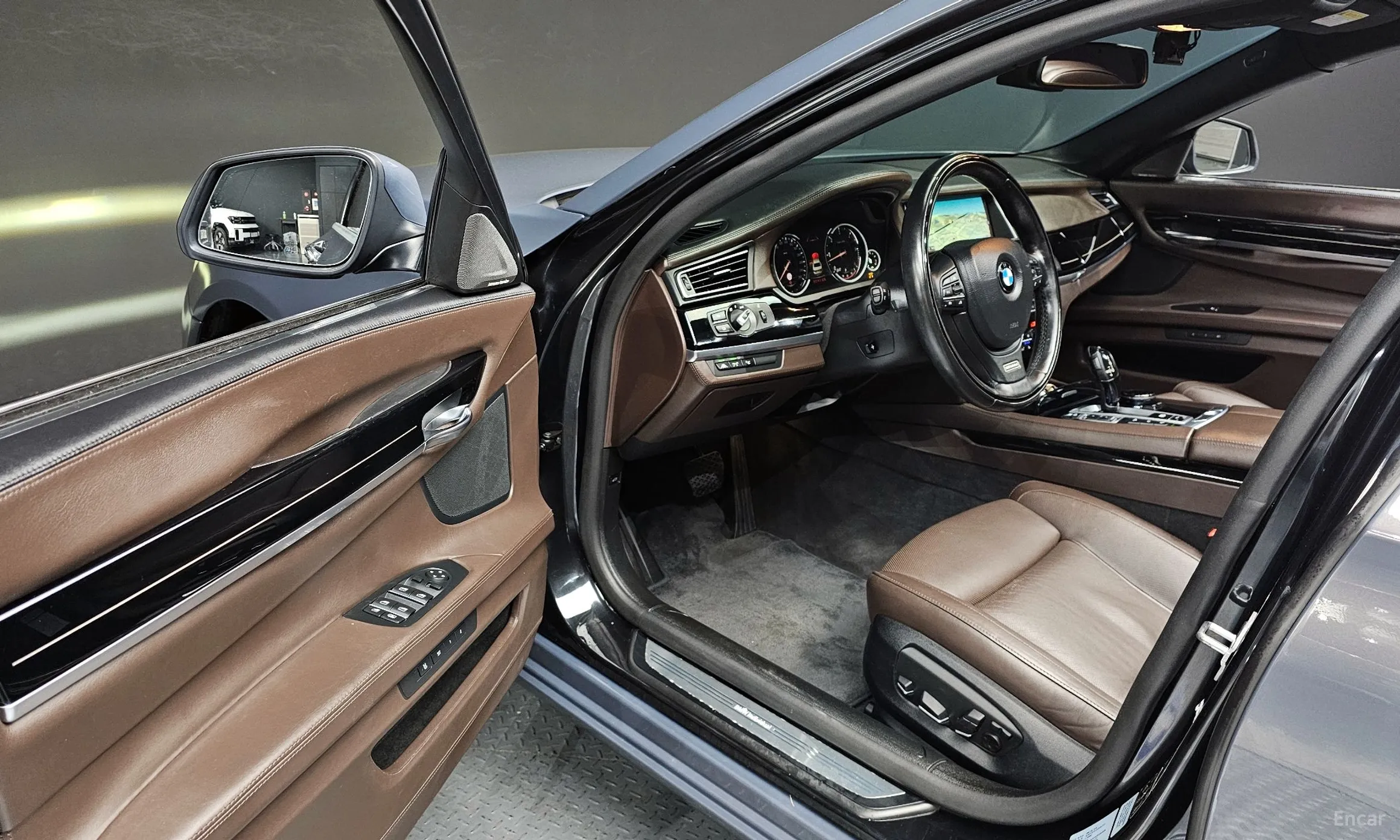 BMW 7 Series (F01) превью 11