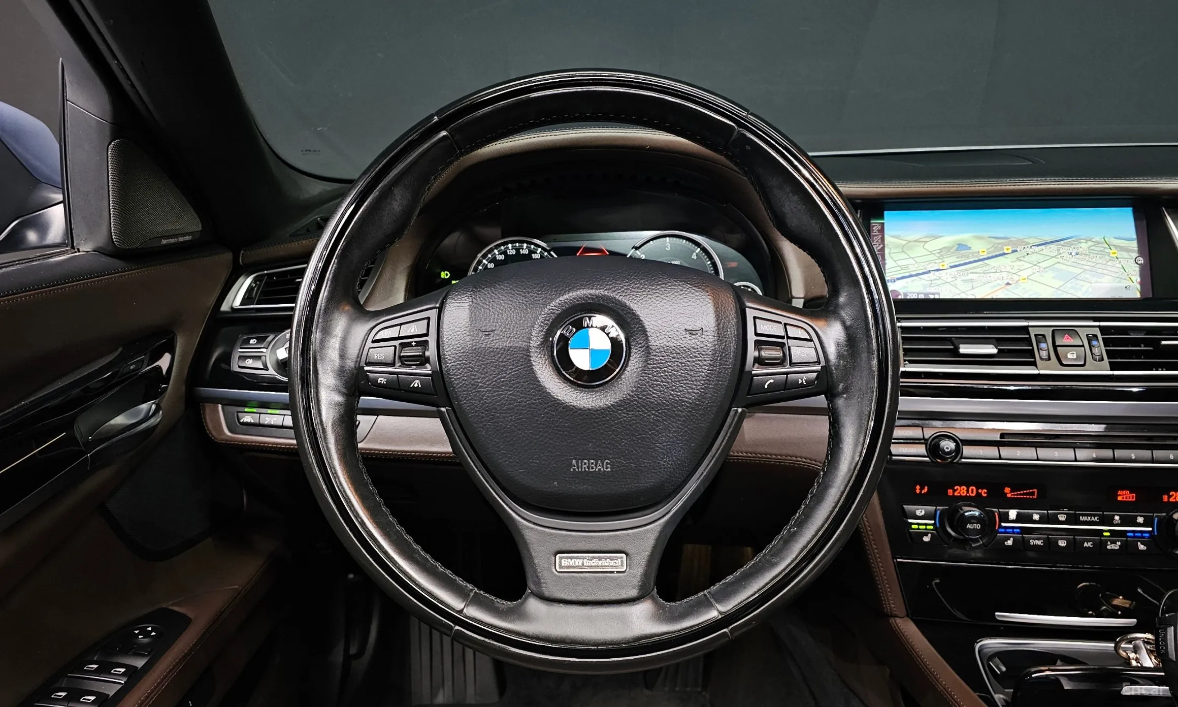 BMW 7 Series (F01) превью 13