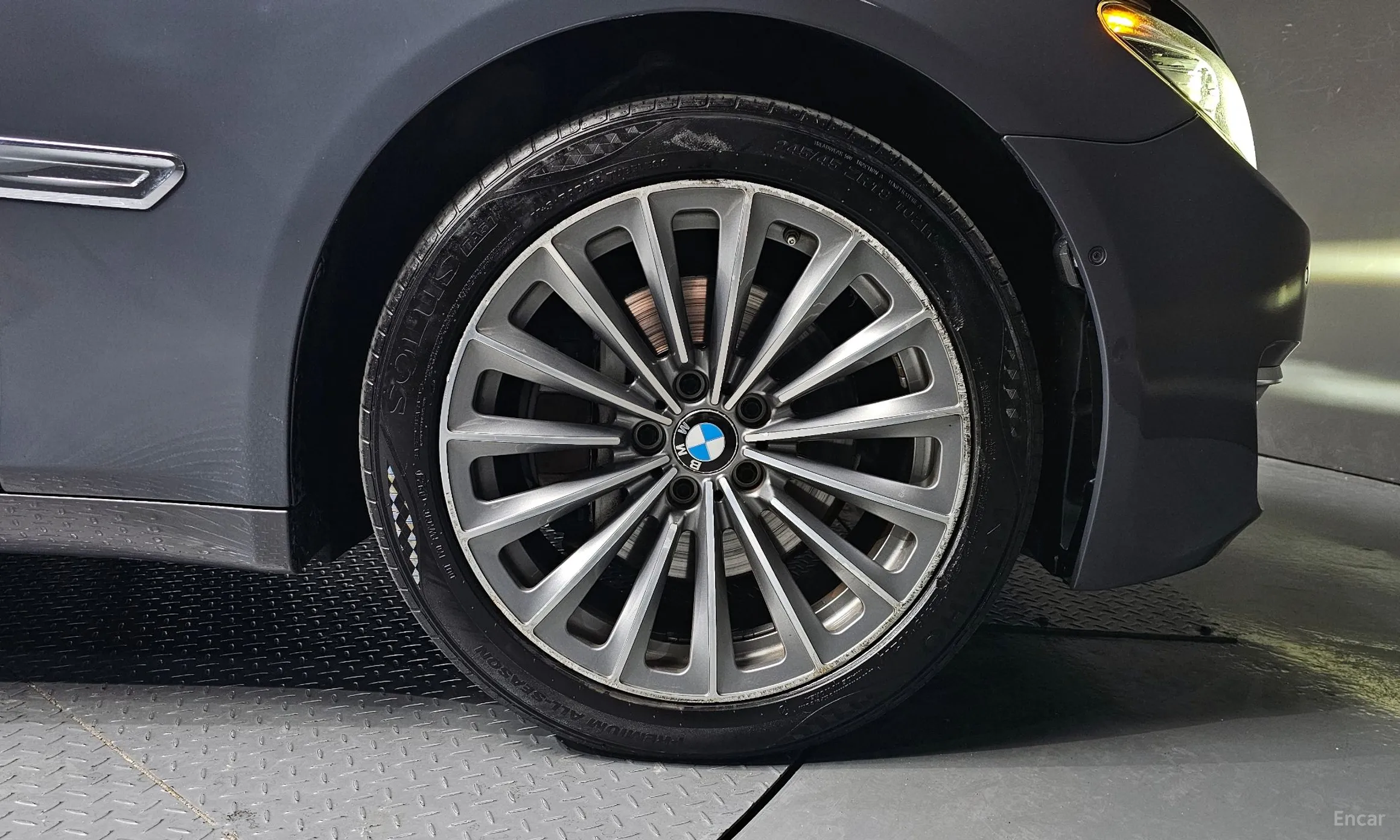 BMW 7 Series (F01) превью 19