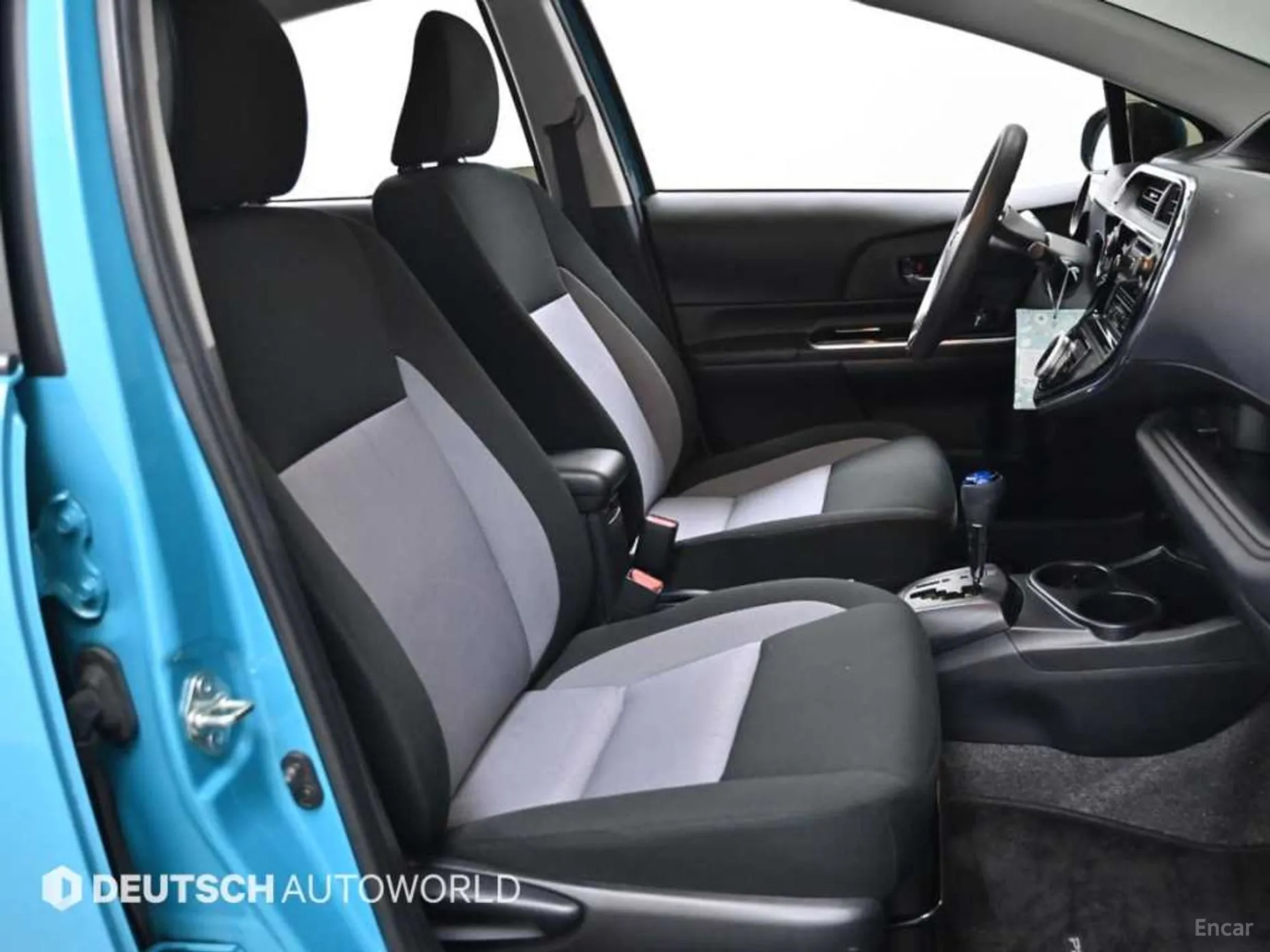 Toyota Prius C превью 10